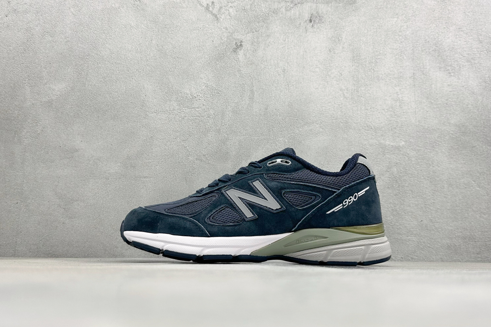 DS版New Balance 新百伦 990V3系列联名款复古休闲跑步鞋 M990NV4 DS版New Balance 新百伦 990V3系列联名款复古休闲跑步鞋 M990NV4
