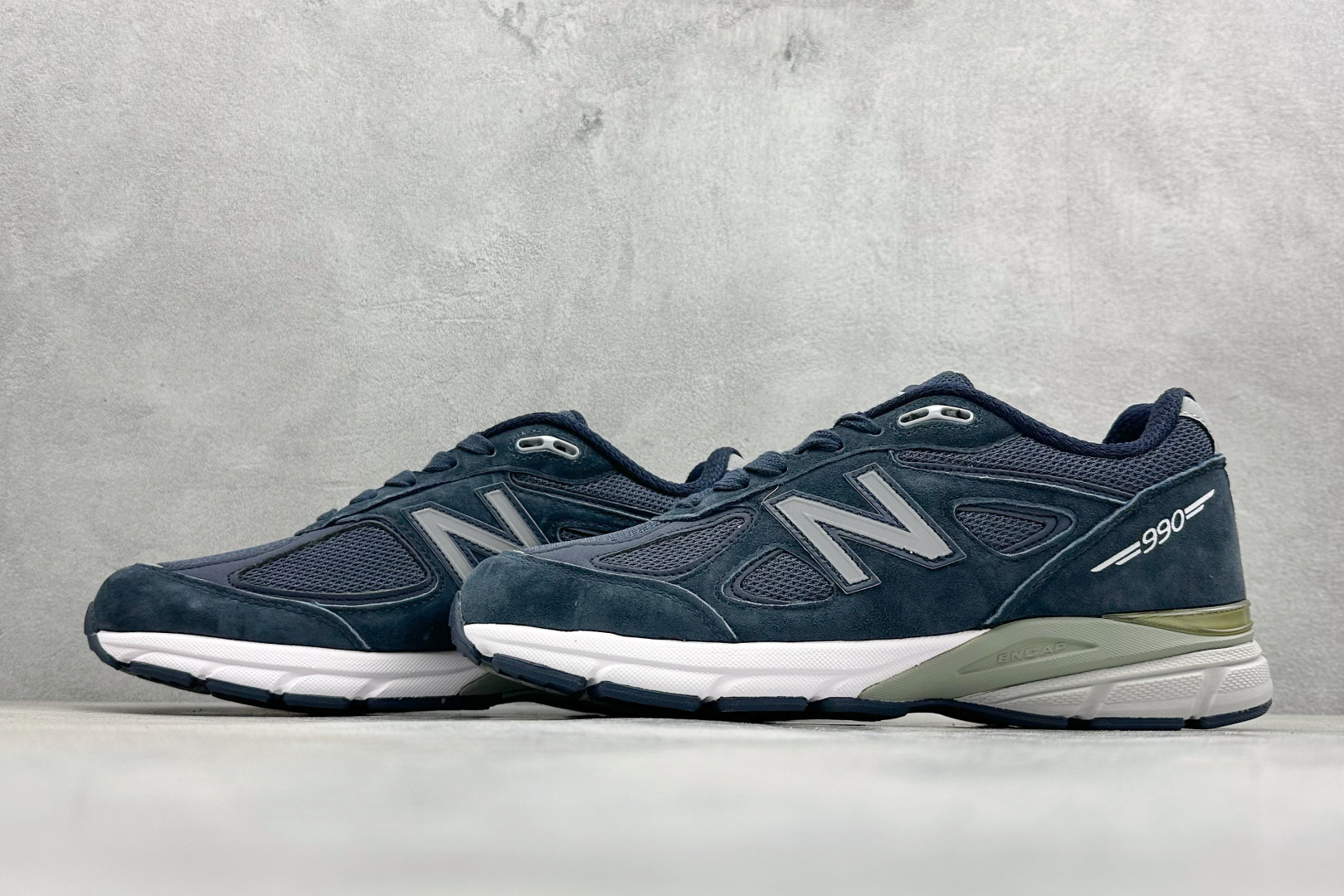 DS版New Balance 新百伦 990V3系列联名款复古休闲跑步鞋 M990NV4 DS版New Balance 新百伦 990V3系列联名款复古休闲跑步鞋 M990NV4