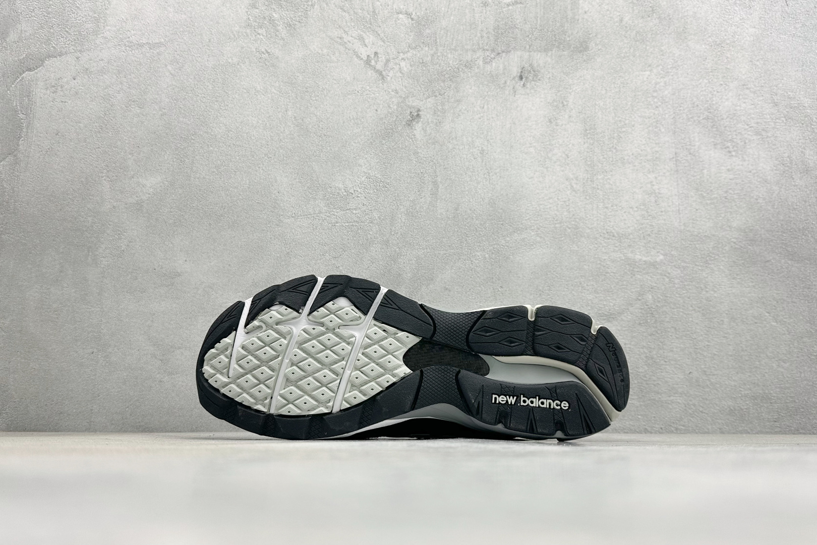 DS版New Balance 新百伦 990V3系列联名款复古休闲跑步鞋 M990GBS3 DS版New Balance 新百伦 990V3系列联名款复古休闲跑步鞋 M990GBS3