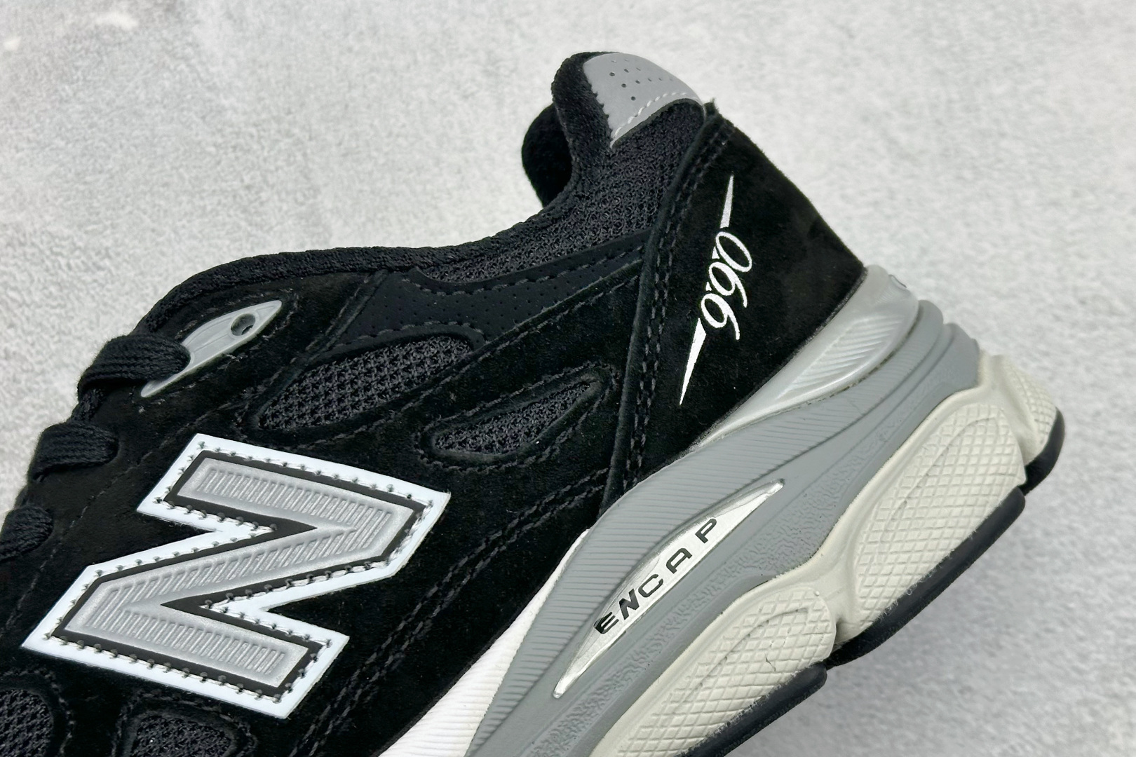 DS版New Balance 新百伦 990V3系列联名款复古休闲跑步鞋 M990GBS3 DS版New Balance 新百伦 990V3系列联名款复古休闲跑步鞋 M990GBS3