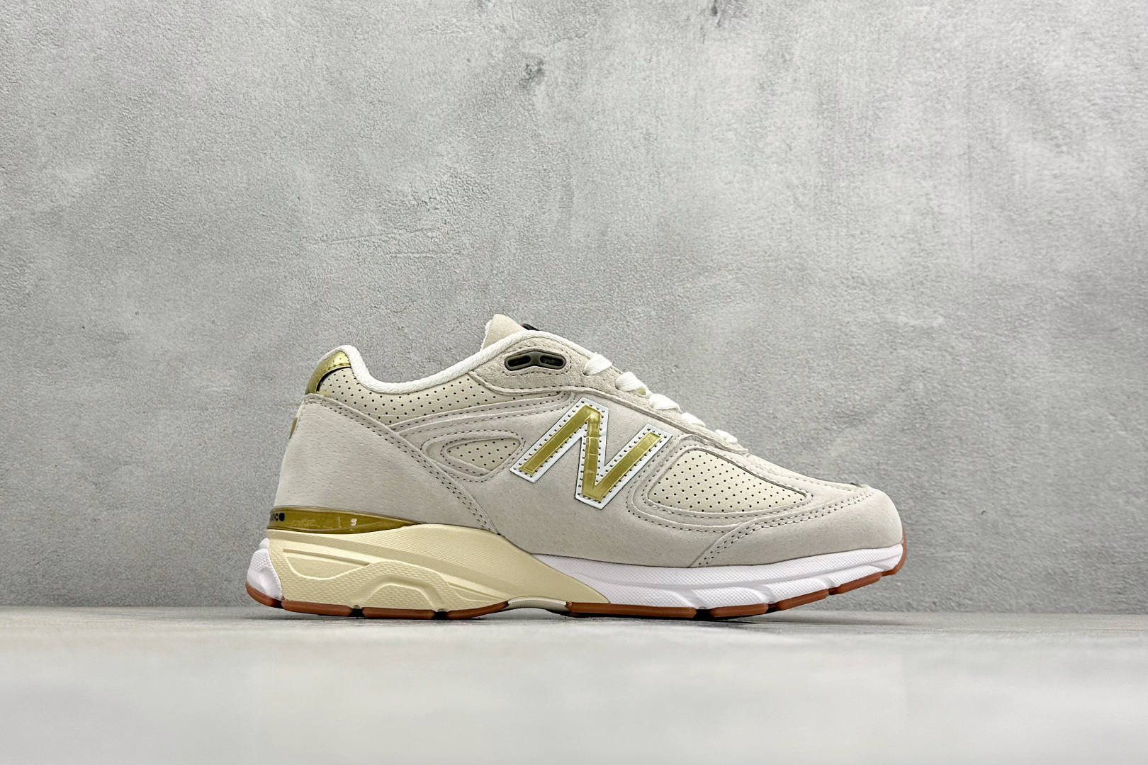 DS版New Balance 新百伦 990V3系列联名款复古休闲跑步鞋 M990AG4 DS版New Balance 新百伦 990V3系列联名款复古休闲跑步鞋 M990AG4