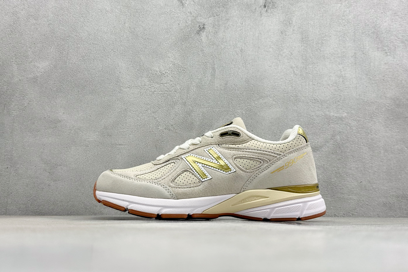 DS版New Balance 新百伦 990V3系列联名款复古休闲跑步鞋 M990AG4 DS版New Balance 新百伦 990V3系列联名款复古休闲跑步鞋 M990AG4