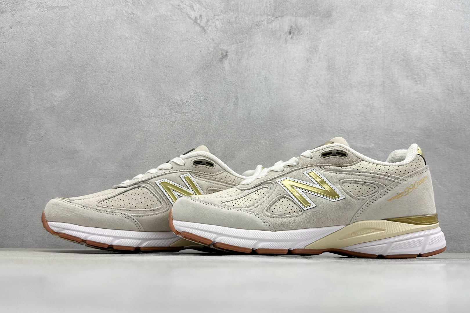DS版New Balance 新百伦 990V3系列联名款复古休闲跑步鞋 M990AG4 DS版New Balance 新百伦 990V3系列联名款复古休闲跑步鞋 M990AG4
