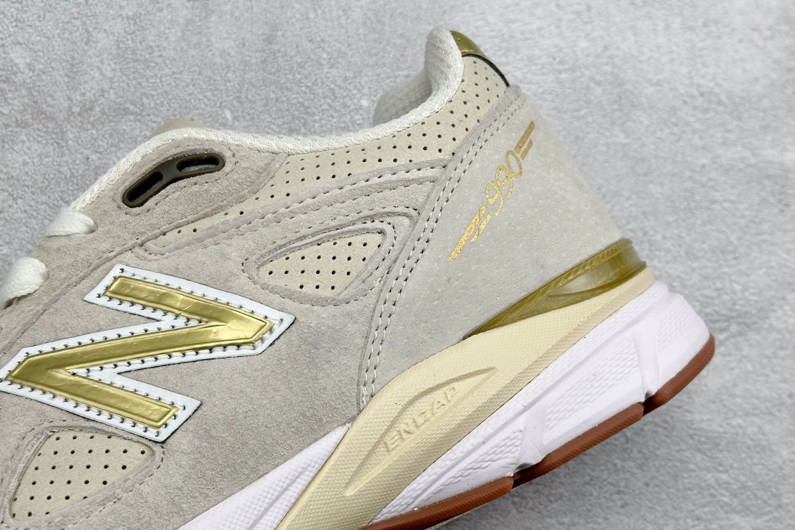 DS版New Balance 新百伦 990V3系列联名款复古休闲跑步鞋 M990AG4 DS版New Balance 新百伦 990V3系列联名款复古休闲跑步鞋 M990AG4