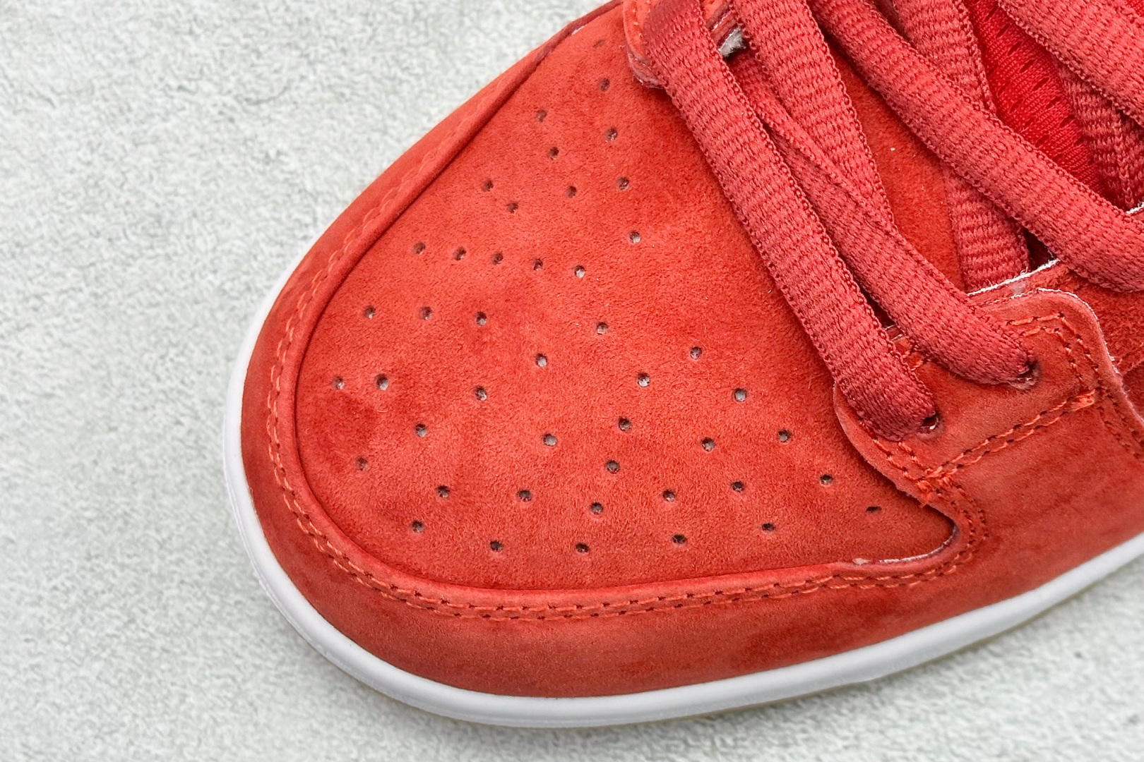 Nike SB Dunk Low 白红 SB低帮休闲板鞋 FZ1287-300 Nike SB Dunk Low 白红 SB低帮休闲板鞋 FZ1287-300