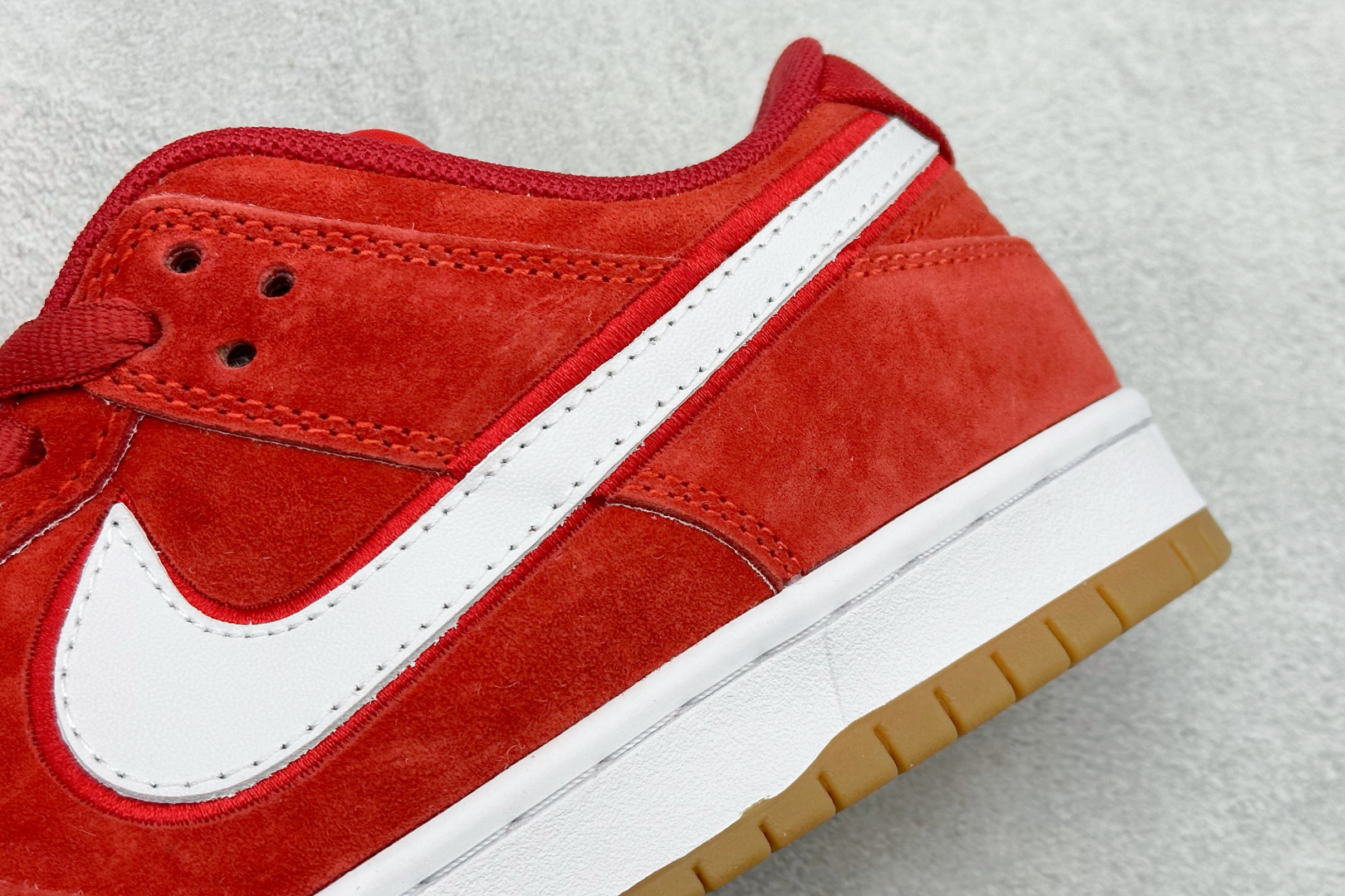 Nike SB Dunk Low 白红 SB低帮休闲板鞋 FZ1287-300 Nike SB Dunk Low 白红 SB低帮休闲板鞋 FZ1287-300