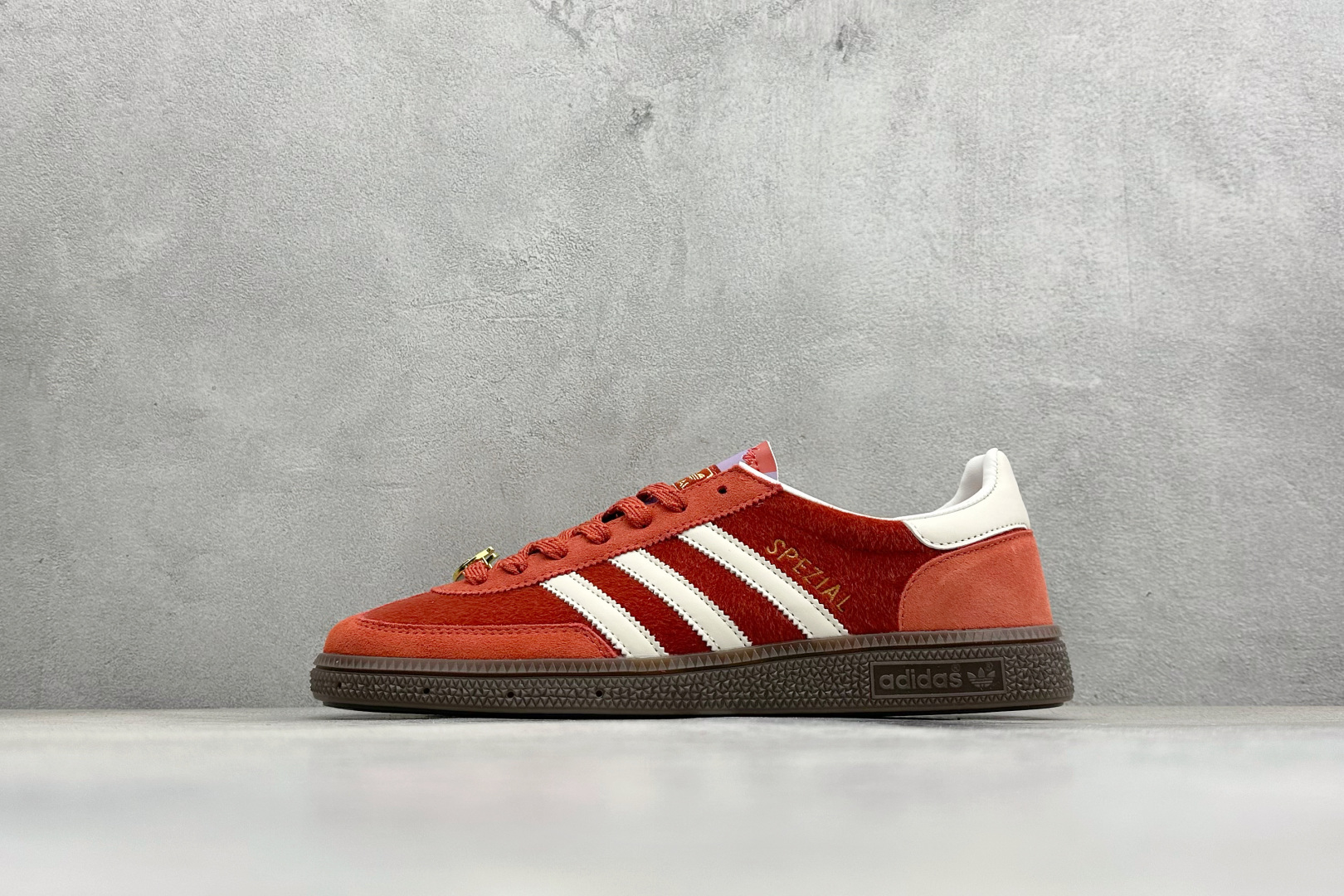 Adidas Handball Spezial 马年限定 阿迪达斯经典复古休闲板鞋 KJ6299 Adidas Handball Spezial 马年限定 阿迪达斯经典复古休闲板鞋 KJ6299