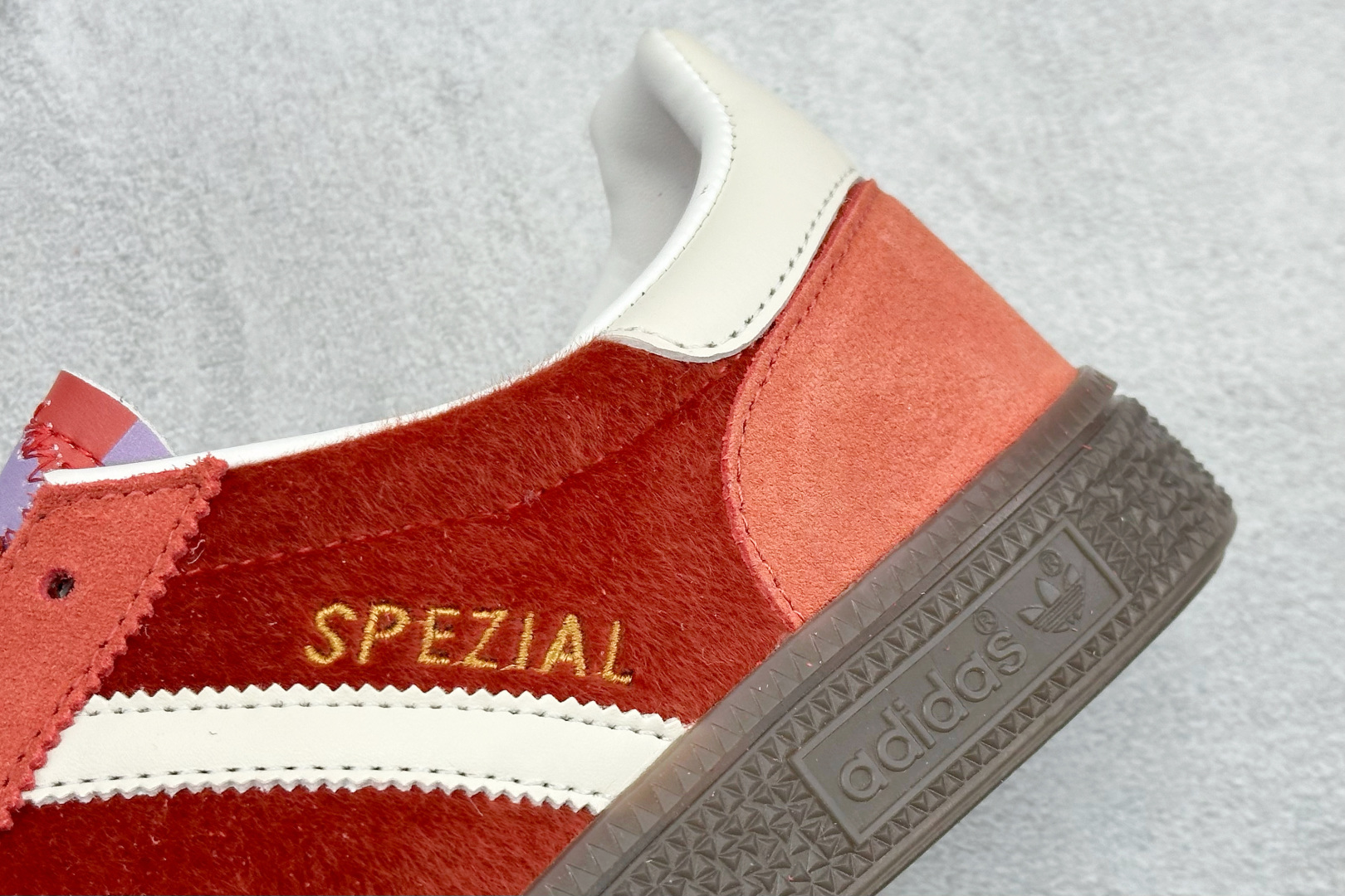 Adidas Handball Spezial 马年限定 阿迪达斯经典复古休闲板鞋 KJ6299 Adidas Handball Spezial 马年限定 阿迪达斯经典复古休闲板鞋 KJ6299