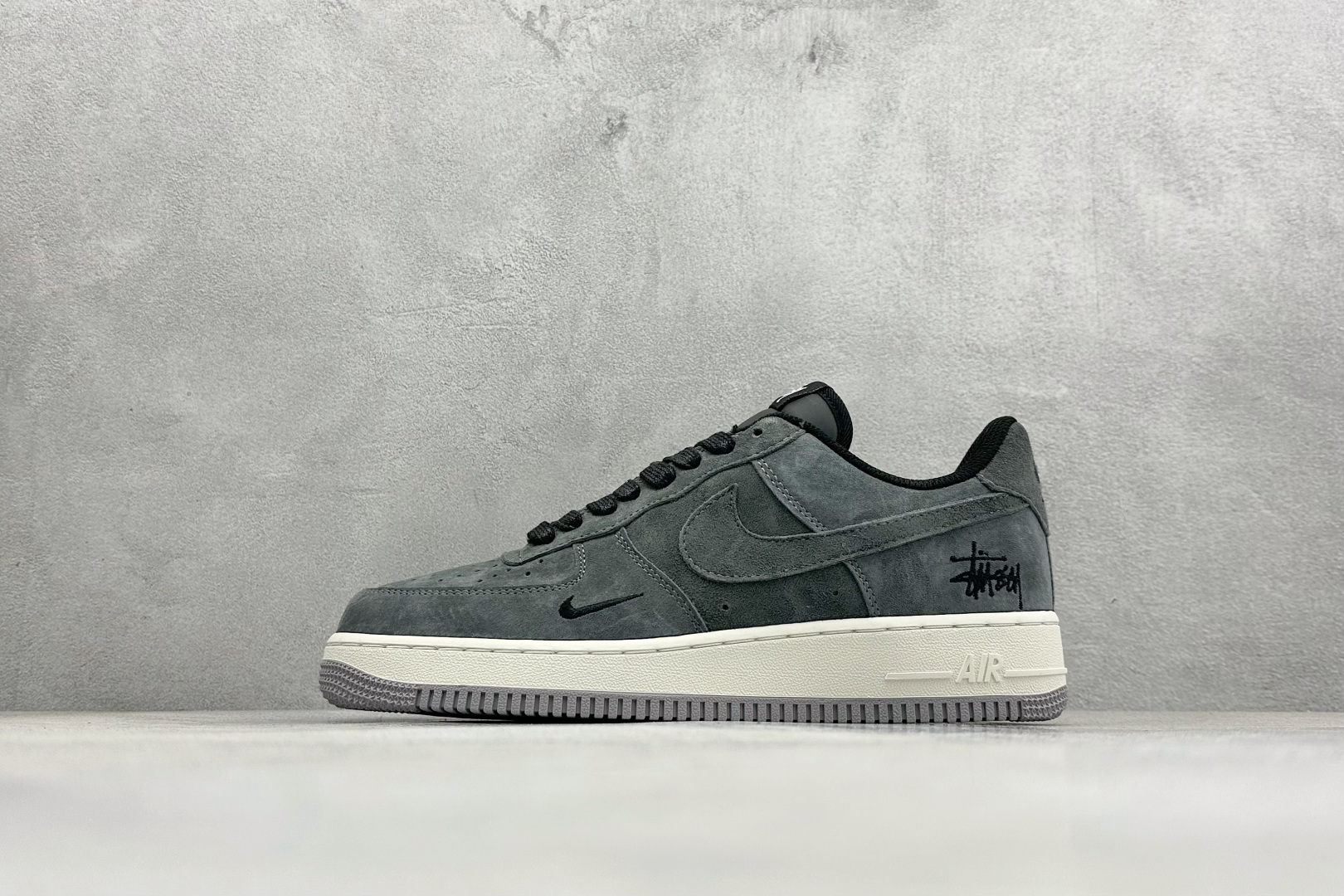 SC版Nike Air Force 1’07 Low 斯图西联名 炭灰雅白 空军一号低帮休闲板鞋 DV5477-401