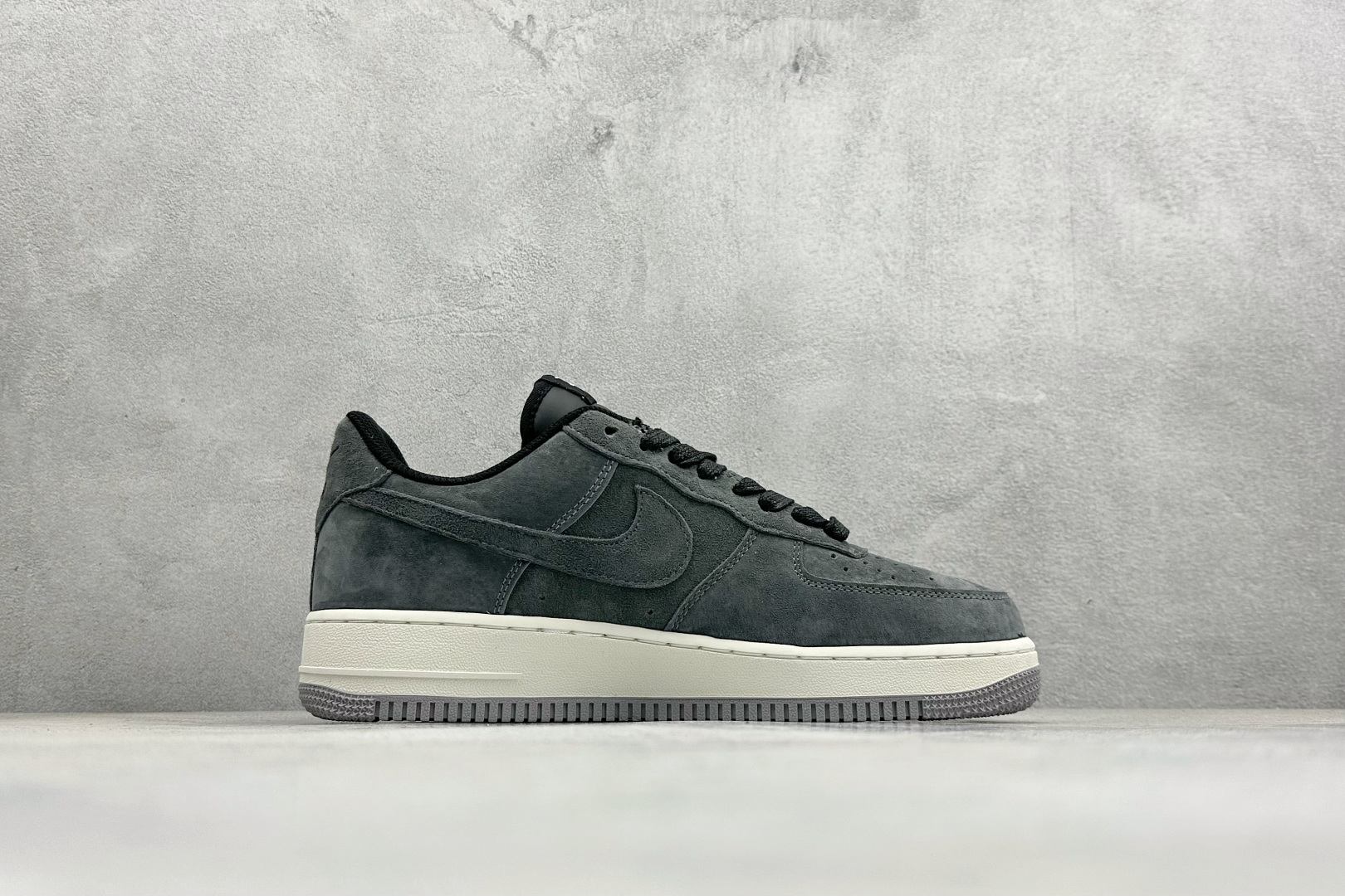 SC版Nike Air Force 1'07 Low 斯图西联名 炭灰雅白 空军一号低帮休闲板鞋 DV5477-401