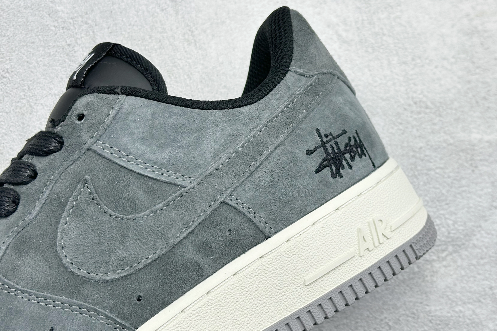 SC版Nike Air Force 1'07 Low 斯图西联名 炭灰雅白 空军一号低帮休闲板鞋 DV5477-401