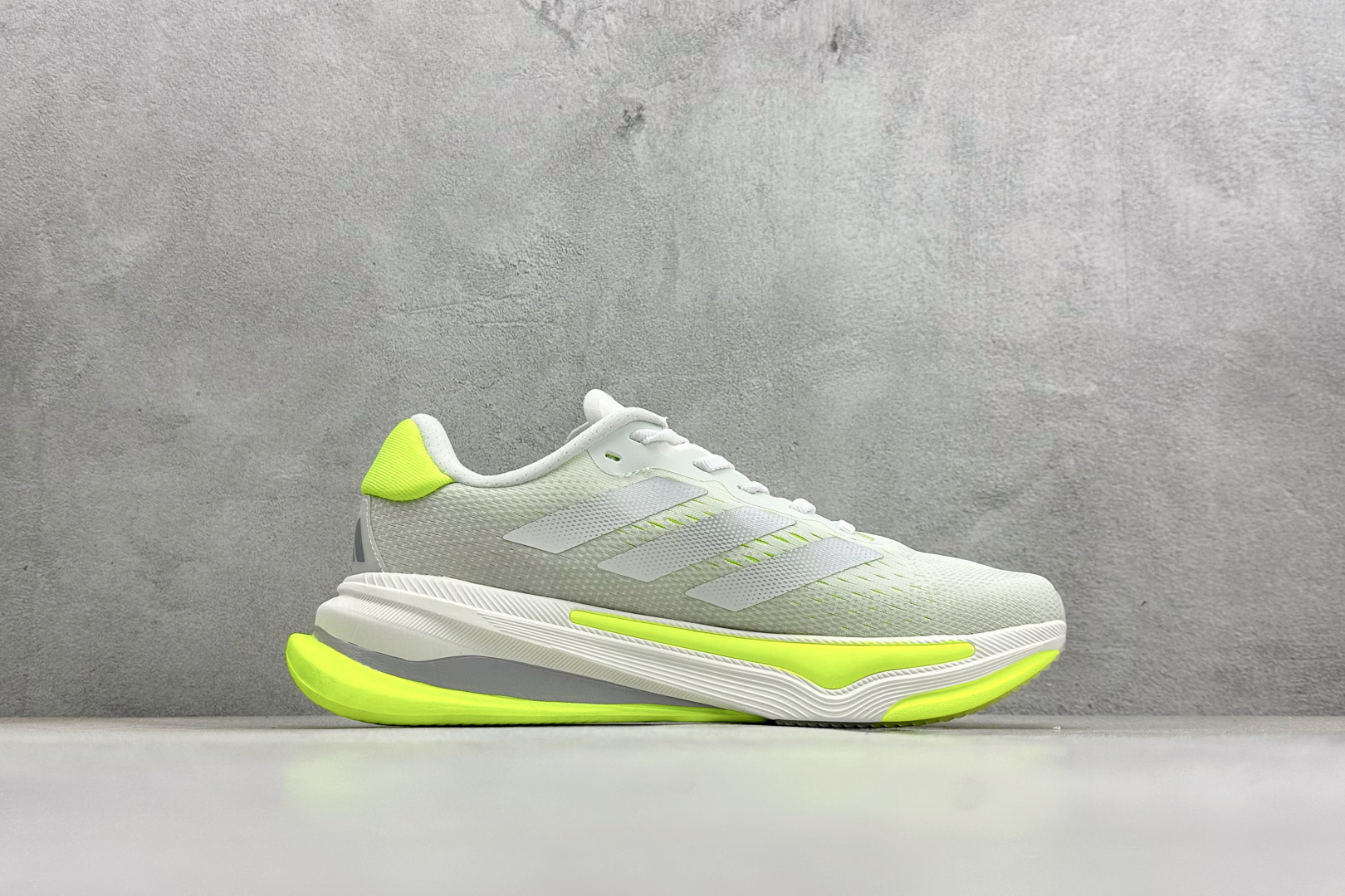 Adidas Supernova Prima M 低帮透气休闲运动跑鞋 TE1683-High Quatity Cheap Brand wholesale wholesaler seller Clothes Bags handbags Sneakers Top Fashion Clothing Shoes from China Factory Chinese suppliers best Quality Beautiful Price Adidas Supernova Prima M 低帮透气休闲运动跑鞋 TE1683
