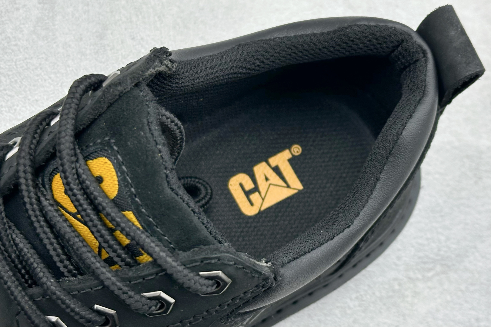 W1版CAT/卡特 硬汉推土机品牌 户外工装轻底低帮休闲系带大黄靴 P717587