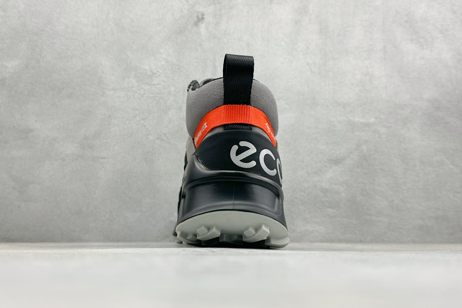 ECCO爱步运动鞋 BIOMC系列全新品质 透气轻便防滑缓震牛皮跑鞋健步 823804-505