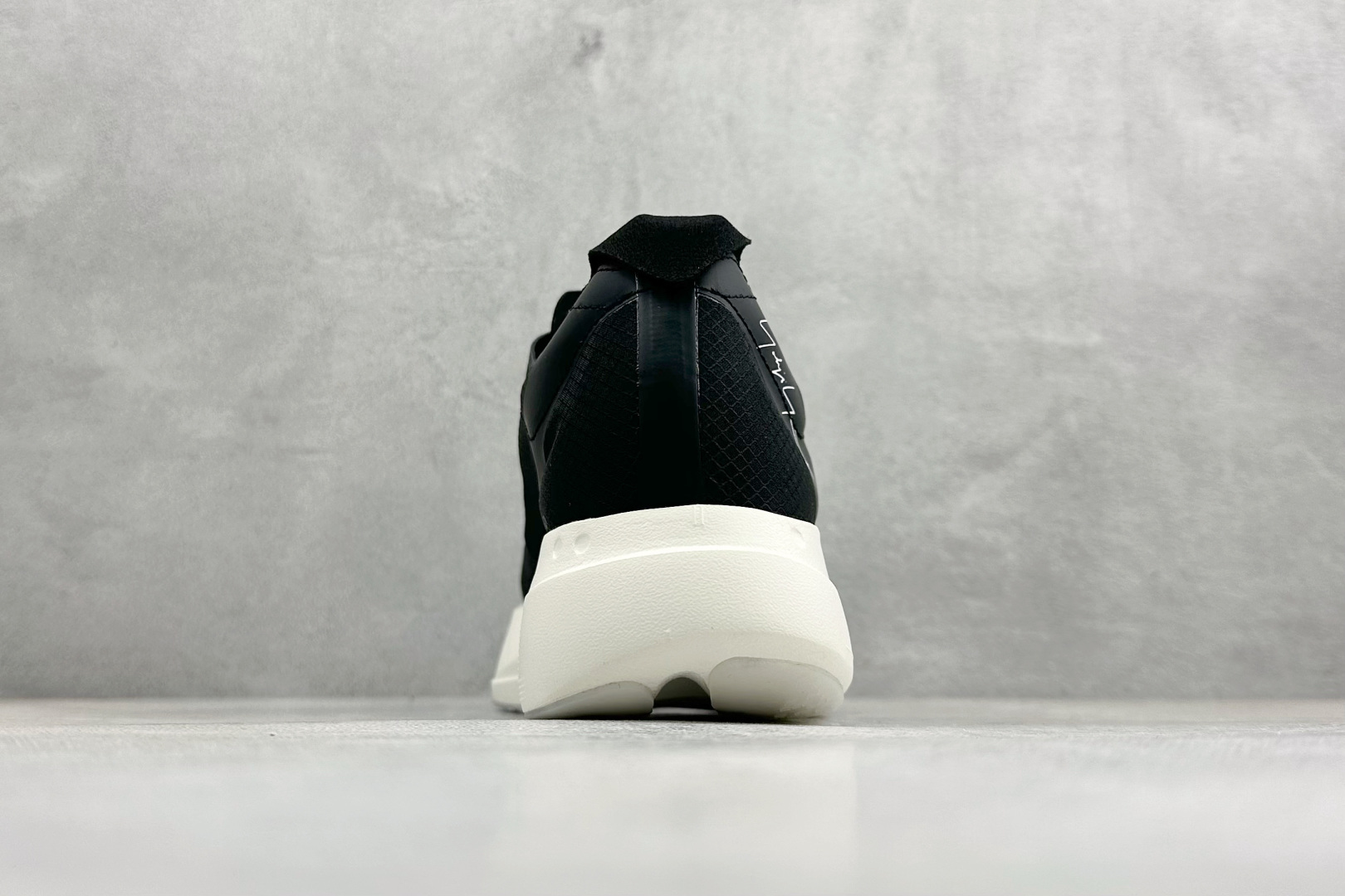 Y-3 x Adidas Adizero Adios 4 M 阿迪透气轻盈低帮跑步鞋 KI6877-High Quatity Cheap Brand wholesale wholesaler seller Clothes Bags handbags Sneakers Top Fashion Clothing Shoes from China Factory Chinese suppliers best Quality Beautiful Price Y-3 x Adidas Adizero Adios 4 M 阿迪透气轻盈低帮跑步鞋 KI6877