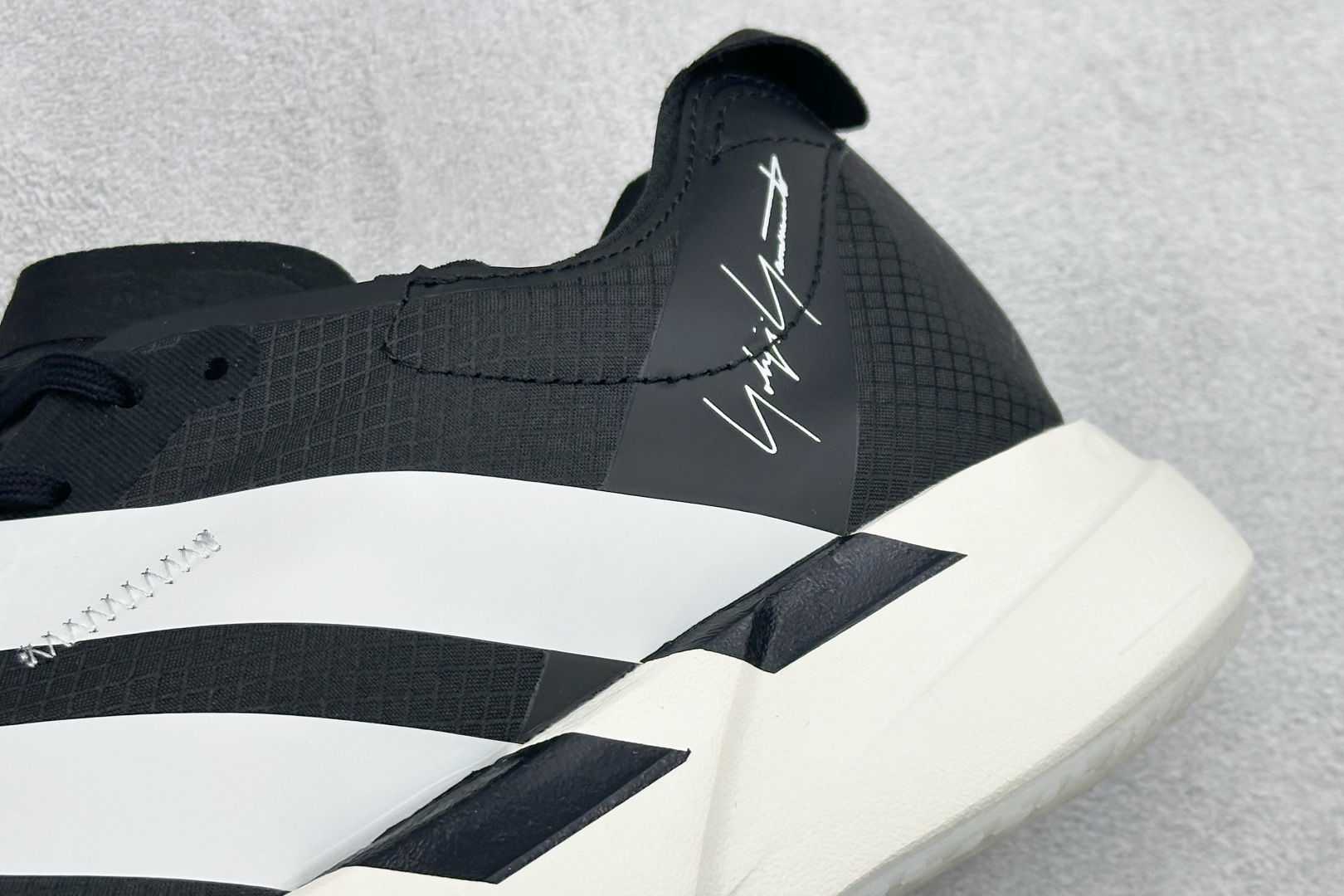 Y-3 x Adidas Adizero Adios 4 M 阿迪透气轻盈低帮跑步鞋 KI6877-High Quatity Cheap Brand wholesale wholesaler seller Clothes Bags handbags Sneakers Top Fashion Clothing Shoes from China Factory Chinese suppliers best Quality Beautiful Price Y-3 x Adidas Adizero Adios 4 M 阿迪透气轻盈低帮跑步鞋 KI6877