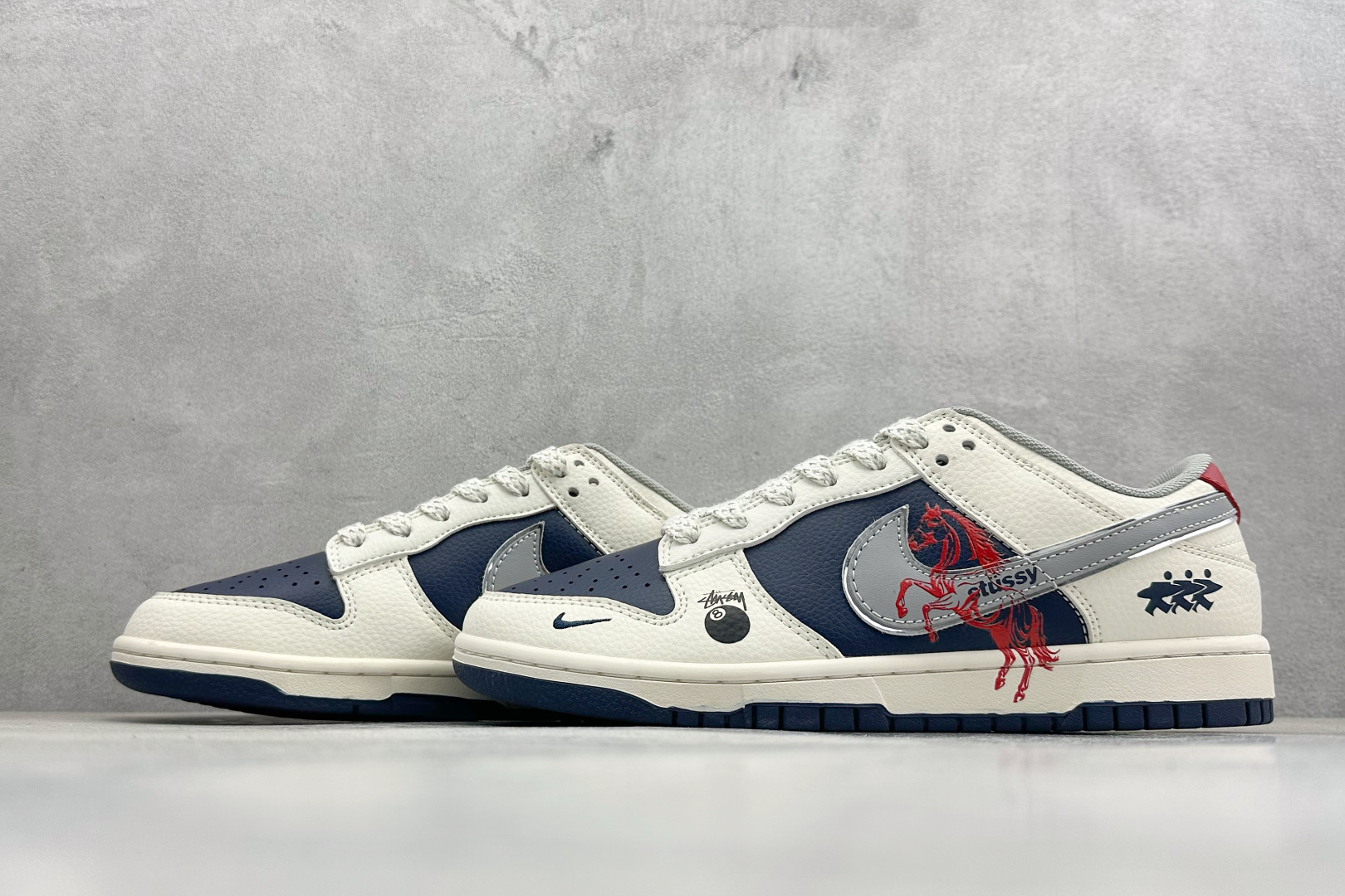2026年新款限量发售 Nike SB Dunk Low“ 马年限定—汗血宝马” 周年高端定制 低帮休闲板鞋 SD6888-107-High Quatity Cheap Brand wholesale wholesaler seller Clothes Bags handbags Sneakers Top Fashion Clothing Shoes from China Factory Chinese suppliers best Quality Beautiful Price 2026年新款限量发售 Nike SB Dunk Low“ 马年限定—汗血宝马” 周年高端定制 低帮休闲板鞋 SD6888-107