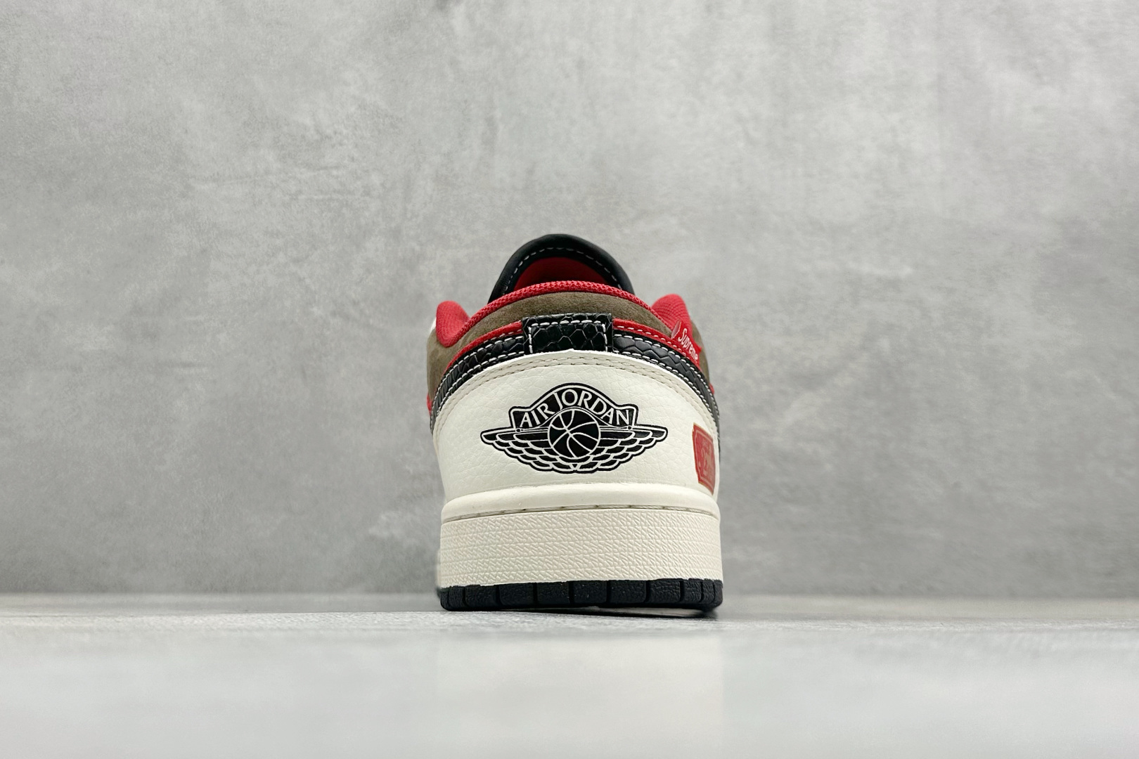 Air Jordan 1 Low AJ1 乔1 马年限定 骏马奔腾 高端定制 低帮复古篮球鞋 FC7688-203-High Quatity Cheap Brand wholesale wholesaler seller Clothes Bags handbags Sneakers Top Fashion Clothing Shoes from China Factory Chinese suppliers best Quality Beautiful Price Air Jordan 1 Low AJ1 乔1 马年限定 骏马奔腾 高端定制 低帮复古篮球鞋 FC7688-203