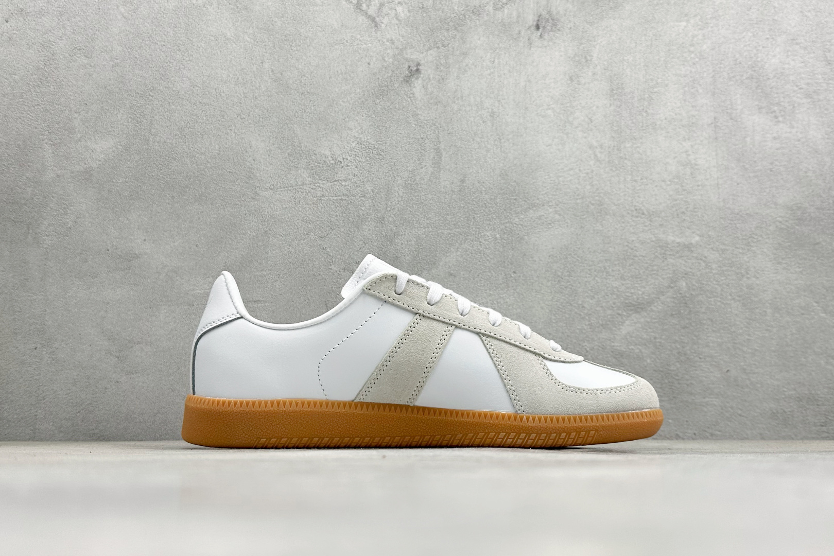 S2Adidas BW ARMY 阿迪三叶草复古休闲板鞋 JR2002-High Quatity Cheap Brand wholesale wholesaler seller Clothes Bags handbags Sneakers Top Fashion Clothing Shoes from China Factory Chinese suppliers best Quality Beautiful Price S2Adidas BW ARMY 阿迪三叶草复古休闲板鞋 JR2002