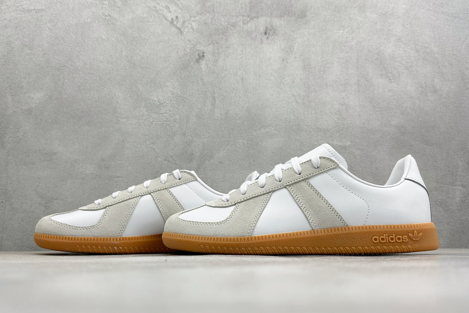 S2Adidas BW ARMY 阿迪三叶草复古休闲板鞋 JR2002-High Quatity Cheap Brand wholesale wholesaler seller Clothes Bags handbags Sneakers Top Fashion Clothing Shoes from China Factory Chinese suppliers best Quality Beautiful Price S2Adidas BW ARMY 阿迪三叶草复古休闲板鞋 JR2002