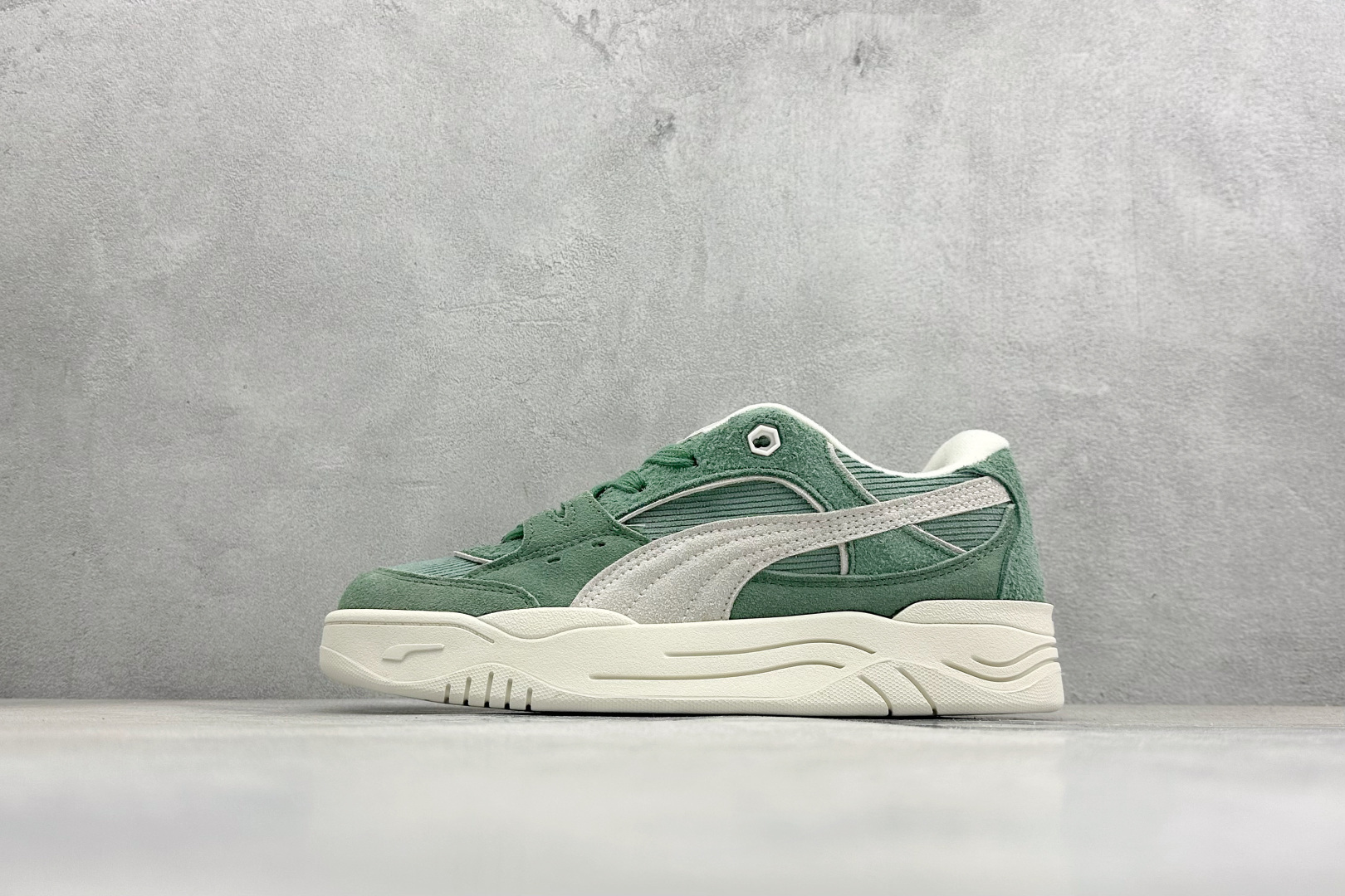TG版Puma-180 Reflect 防滑耐磨低帮板鞋 孔眼底座和脚趾凸起由猪八革材料制成 396025-03