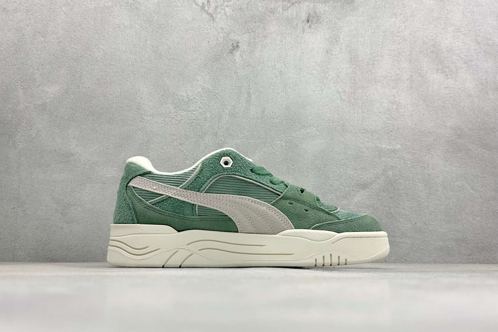 TG版Puma-180 Reflect 防滑耐磨低帮板鞋 孔眼底座和脚趾凸起由猪八革材料制成 396025-03