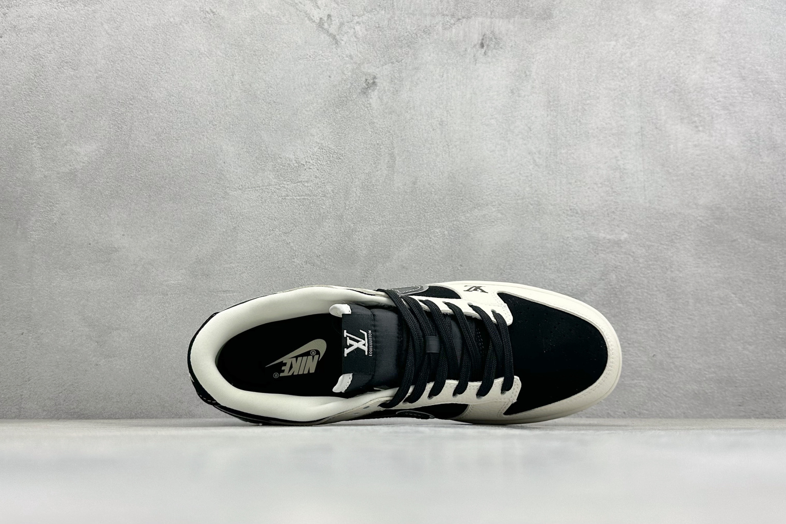Nike SB Dunk Low “路易威登联名------白黑格子” 高端定制 低帮休闲板鞋 TX1688-004