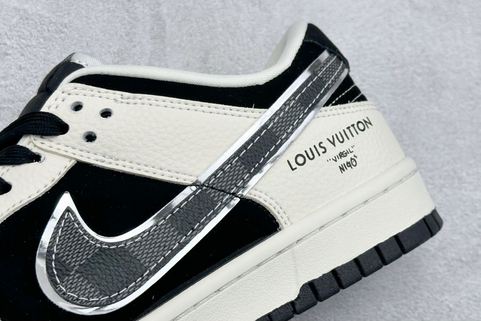Nike SB Dunk Low “路易威登联名------白黑格子” 高端定制 低帮休闲板鞋 TX1688-004