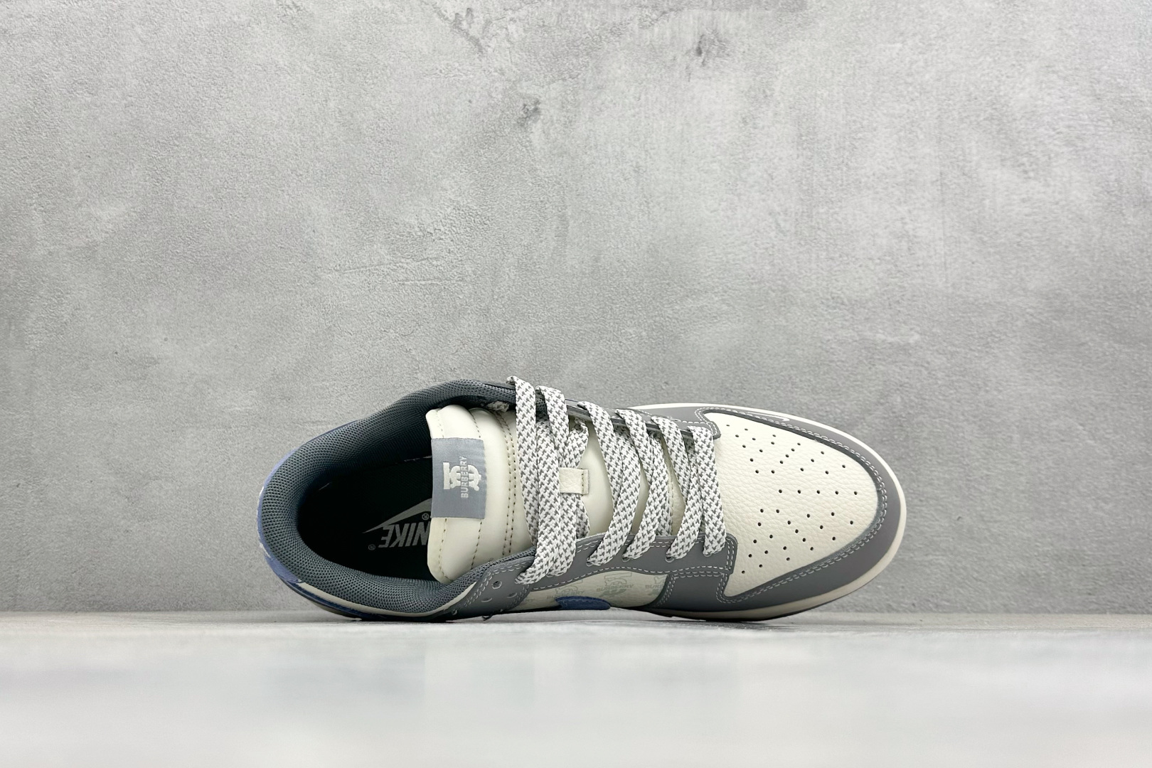 Nike SB Dunk Low 巴宝莉联名 灰蓝拼接 周年高端定制 低帮休闲板鞋 JP1628-035