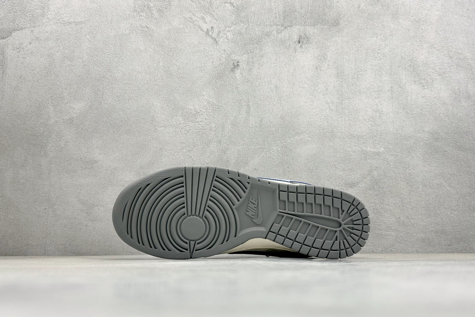 Nike SB Dunk Low 巴宝莉联名 灰蓝拼接 周年高端定制 低帮休闲板鞋 JP1628-035