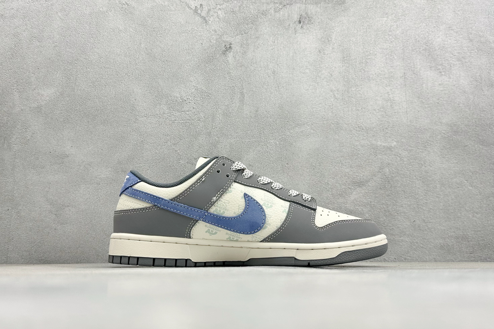 Nike SB Dunk Low 巴宝莉联名 灰蓝拼接 周年高端定制 低帮休闲板鞋 JP1628-035