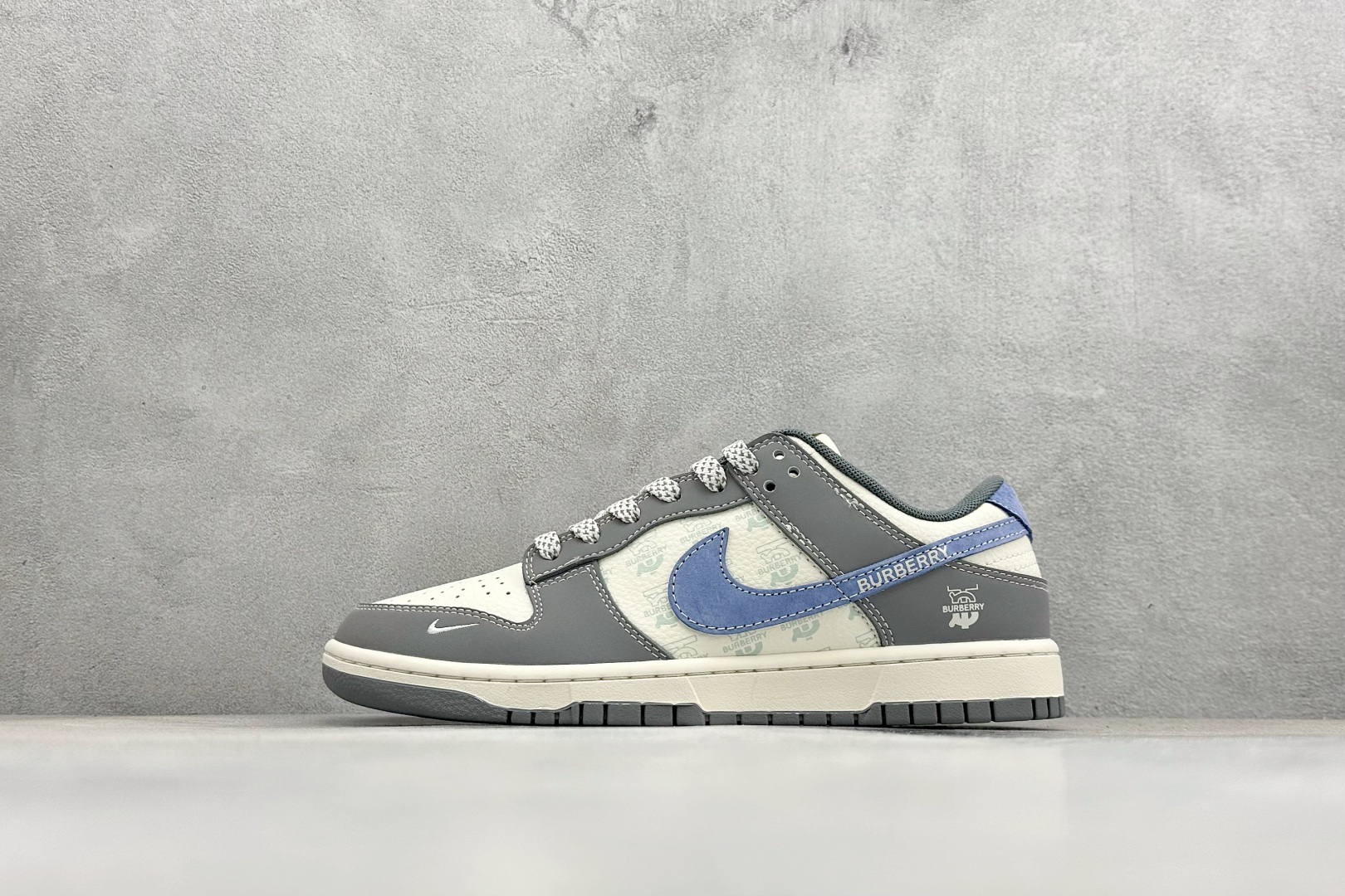 Nike SB Dunk Low 巴宝莉联名 灰蓝拼接 周年高端定制 低帮休闲板鞋 JP1628-035