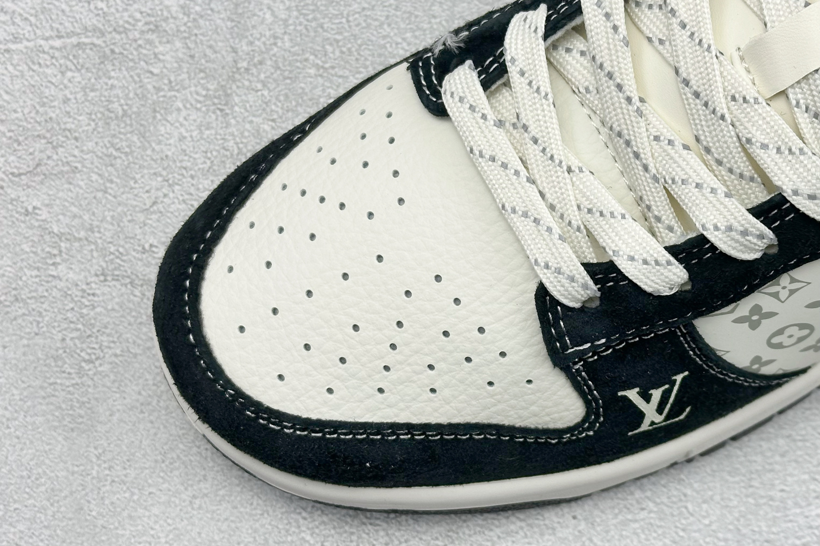 黑白奢潮 板鞋新标杆｜Nike Dunk Low x LV定制款 KG6699-F02