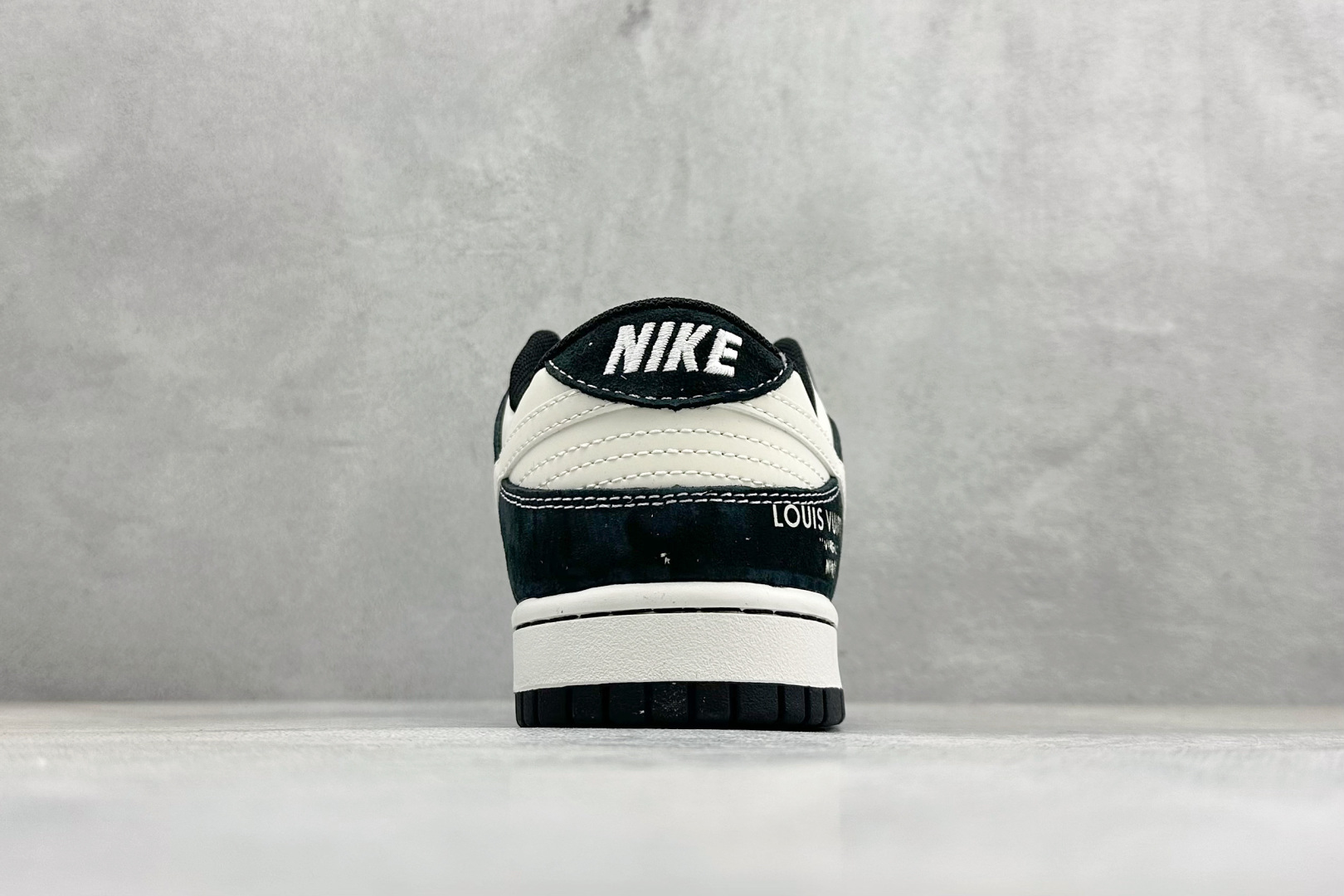 黑白奢潮 板鞋新标杆｜Nike Dunk Low x LV定制款 KG6699-F02