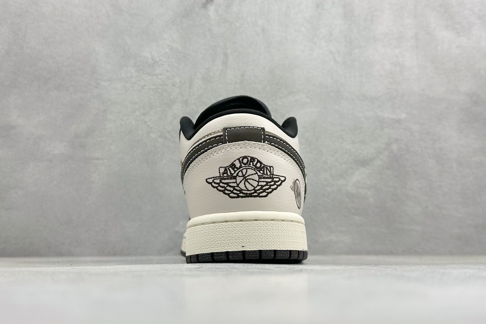 XC版Air Jordan 1 Low 闪电定制款 经典AJ1 Low遇上闪电元素的潮酷改造 LR8888-018