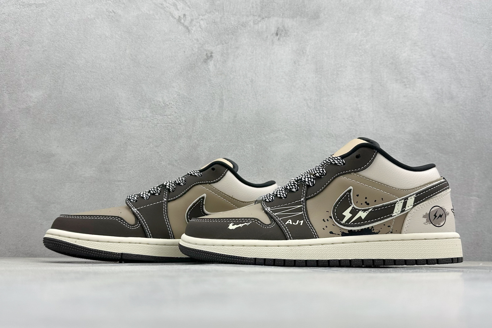 XC版Air Jordan 1 Low 闪电定制款 经典AJ1 Low遇上闪电元素的潮酷改造 LR8888-018
