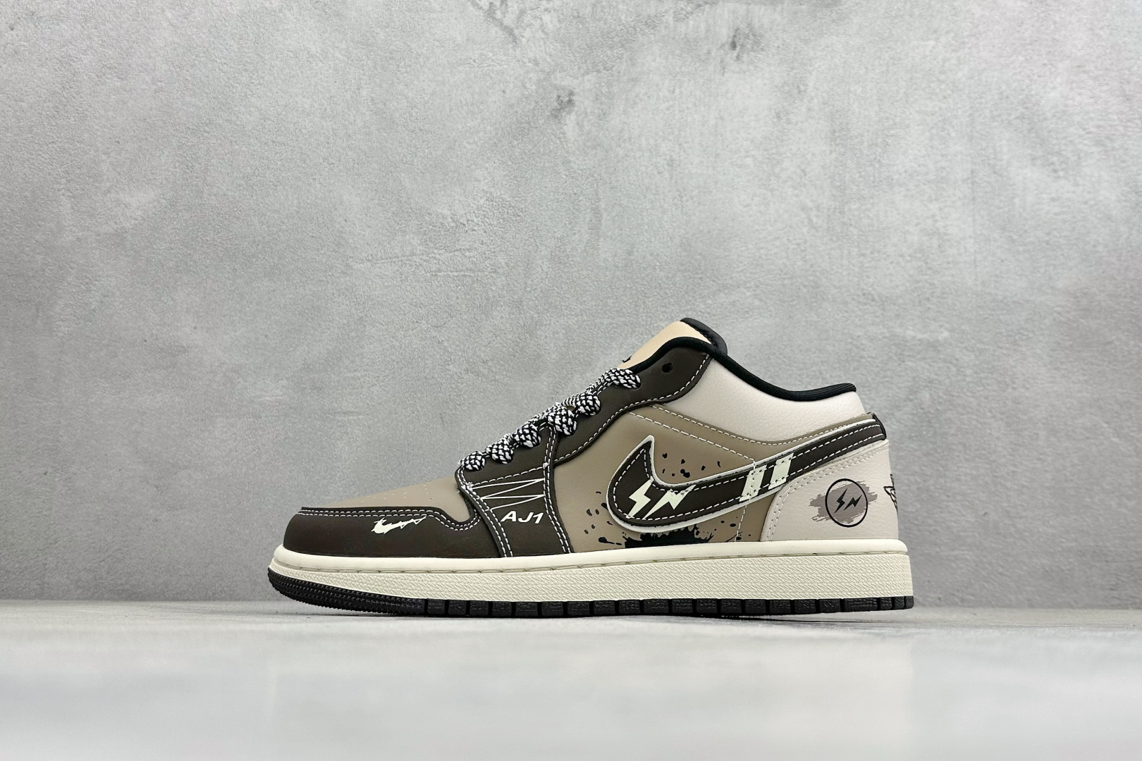 XC版Air Jordan 1 Low 闪电定制款 经典AJ1 Low遇上闪电元素的潮酷改造 LR8888-018