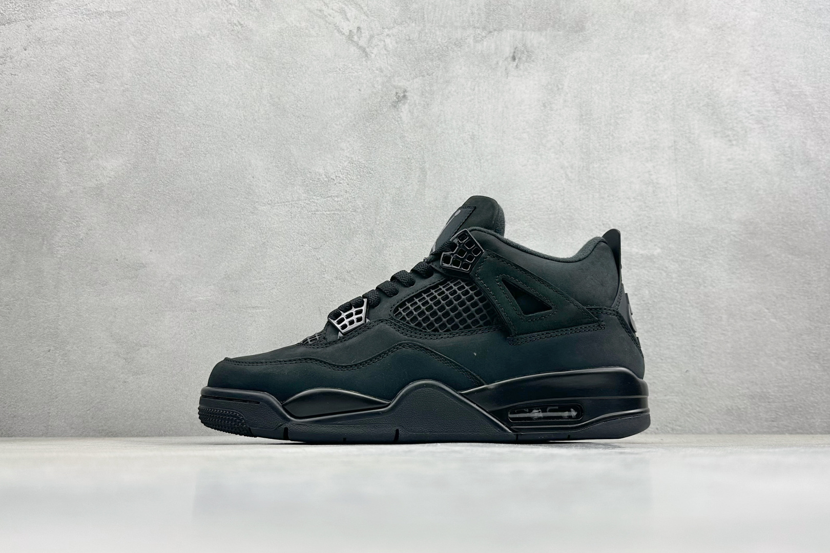 💰310    ❗️新品上架
【巅峰版】
Air Jordan 4 Retro "Black Cat" AJ4 乔4全新黑猫
#大厂出品 原楦原纸板 客供原厂材料开发 极致一眼正品既视感 
货号：FV5029-010
尺码：40 40.5 41 42 42.5 43 44 44.5 45 46 47.5