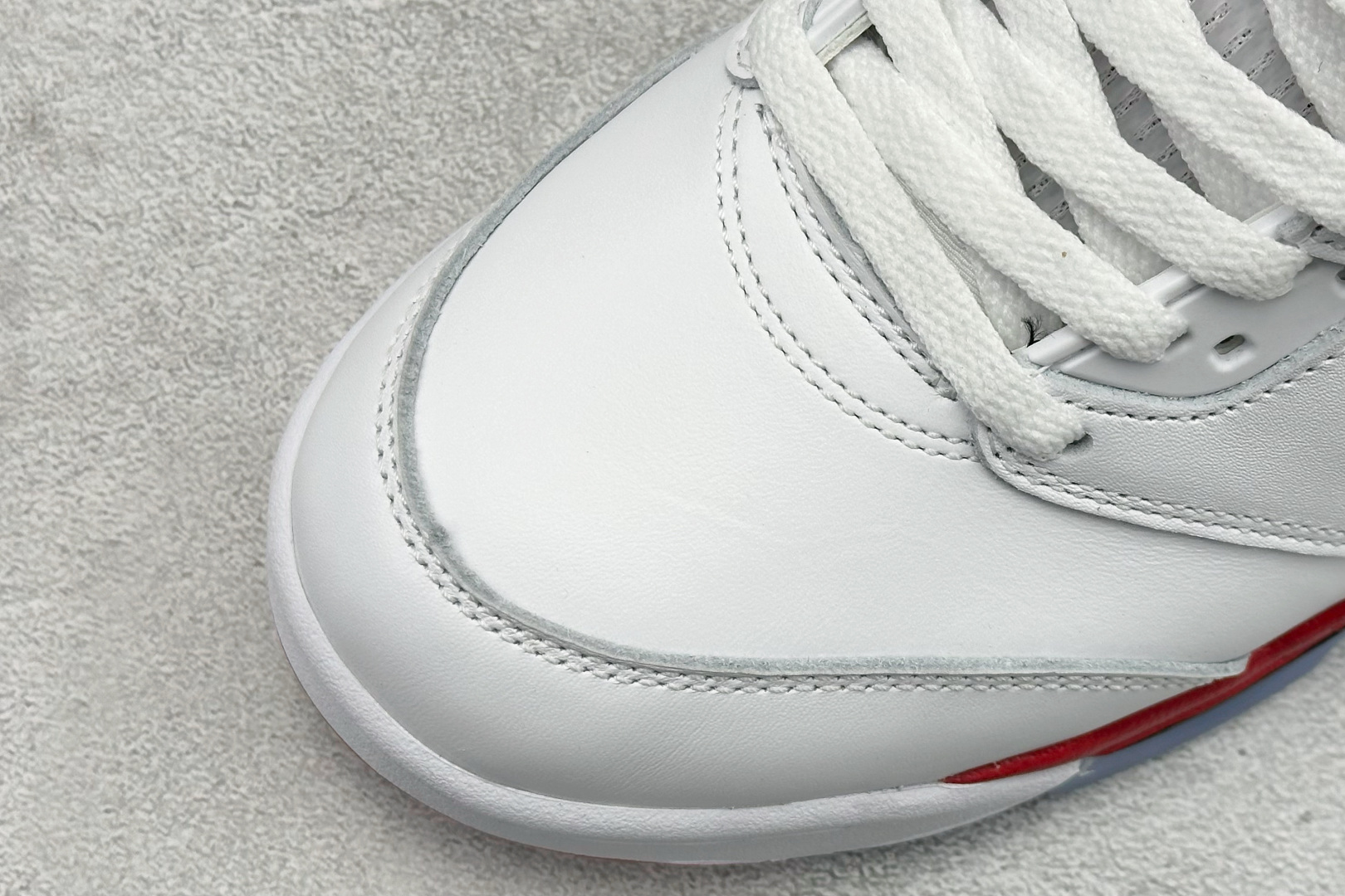 巅峰版Jordan Air Jordan 5 Retro 中帮复古篮球鞋 Air Jordan 5 Retro是耐克经典的中帮复古篮球鞋 HQ7978-101