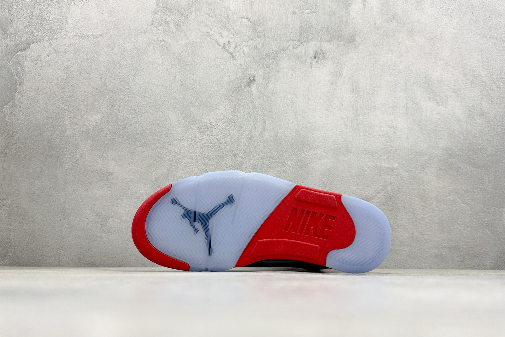 巅峰版Jordan Air Jordan 5 Retro 中帮复古篮球鞋 Air Jordan 5 Retro是耐克经典的中帮复古篮球鞋 HQ7978-101