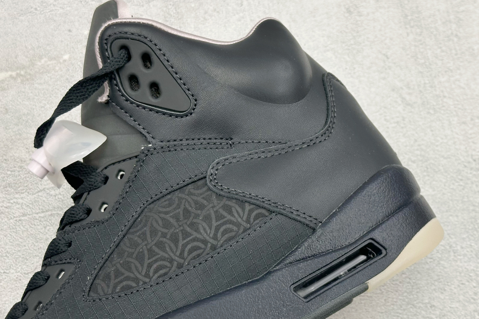 巅峰版Jordan Air Jordan 5 Retro 中帮复古篮球鞋 Air Jordan 5 Retro是耐克经典的中帮复古篮球鞋 HQ3004-001
