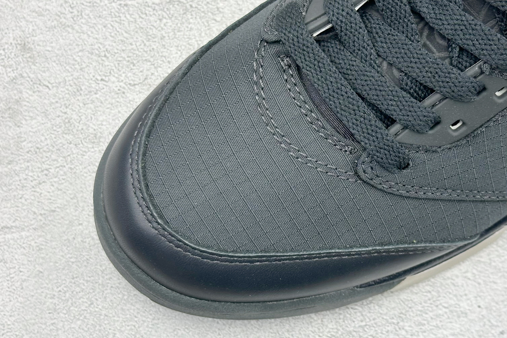巅峰版Jordan Air Jordan 5 Retro 中帮复古篮球鞋 Air Jordan 5 Retro是耐克经典的中帮复古篮球鞋 HQ3004-001