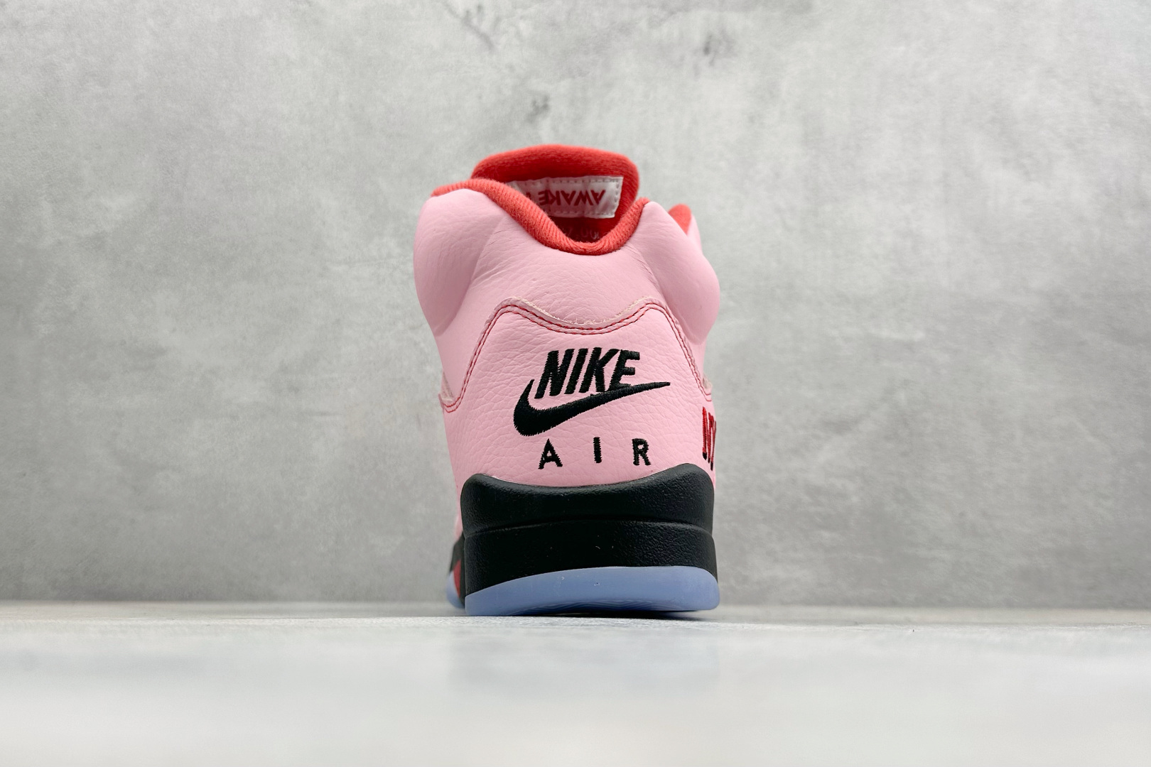 巅峰版Jordan Air Jordan 5 Retro 中帮复古篮球鞋 Air Jordan 5 Retro是耐克经典的中帮复古篮球鞋 DV4982-600
