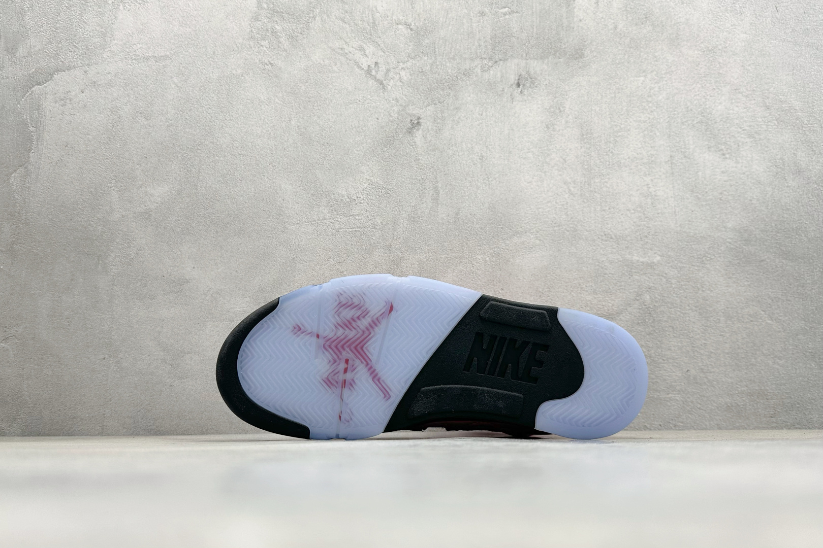 巅峰版Jordan Air Jordan 5 Retro 中帮复古篮球鞋 Air Jordan 5 Retro是耐克经典的中帮复古篮球鞋 DV4982-600