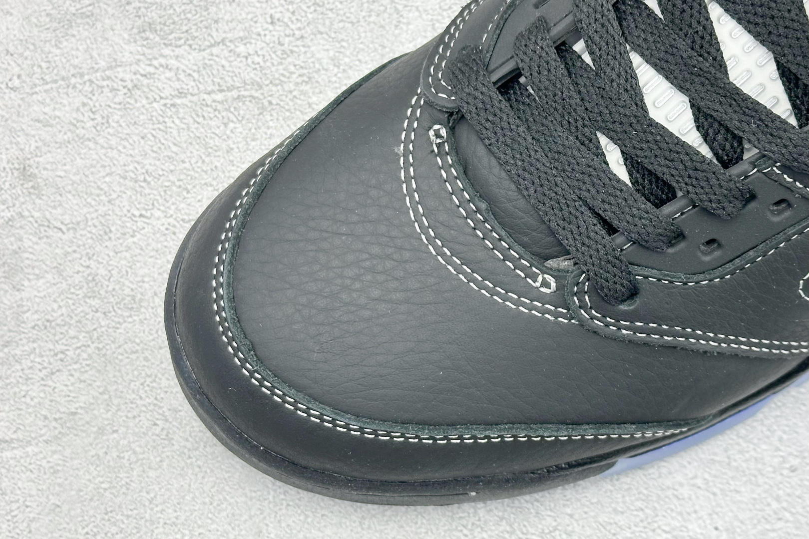 巅峰版Jordan Air Jordan 5 Retro 中帮复古篮球鞋 Air Jordan 5 Retro是耐克经典的中帮复古篮球鞋 DV4982-004
