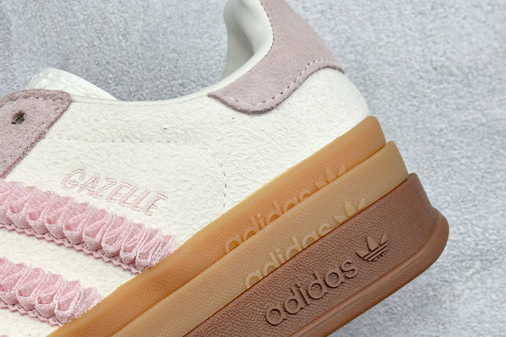 FX版Adidas Originals Gazelle Bold 三叶草厚底休闲防滑耐磨低帮板鞋 JR8374