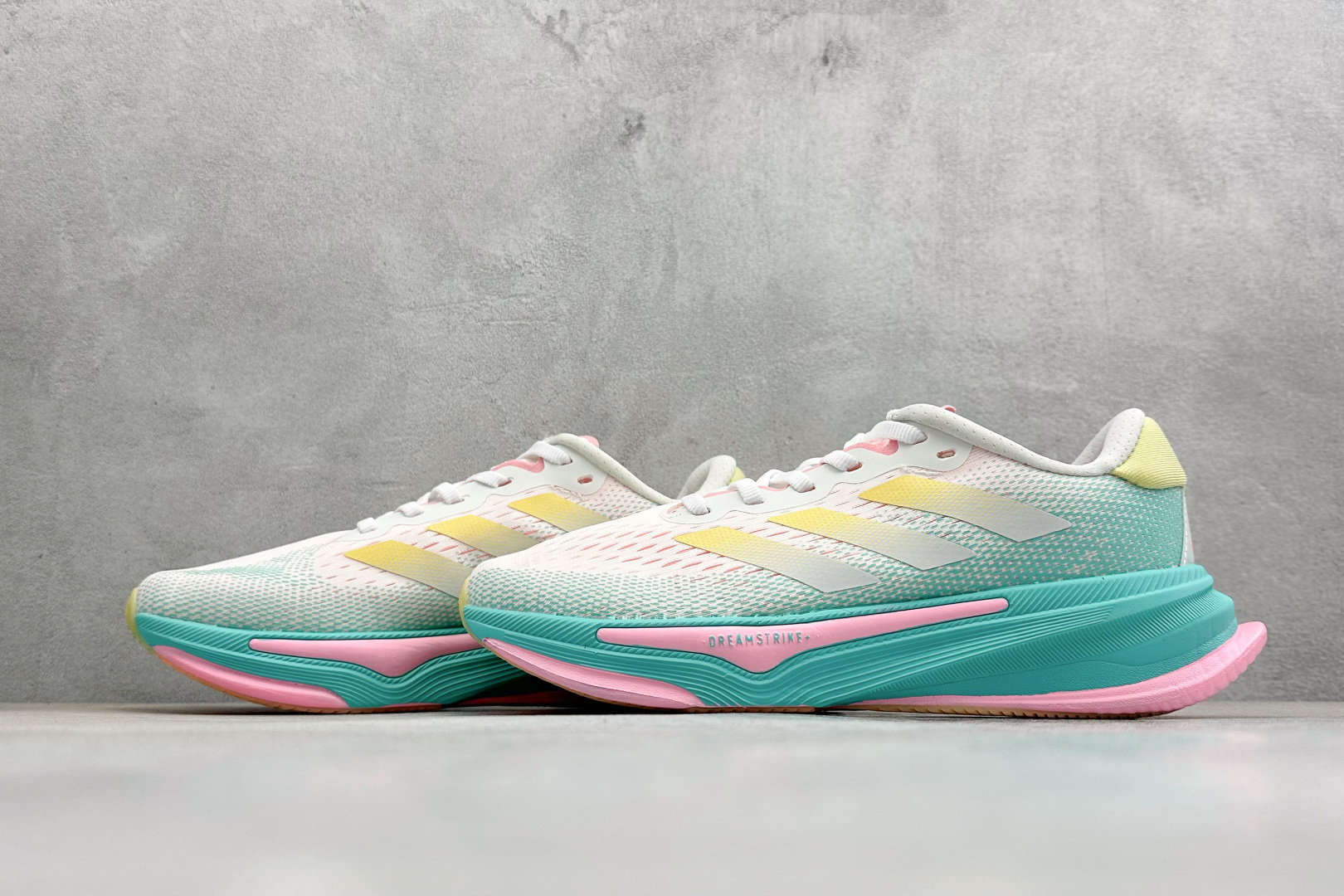 Adidas Supernova Prima M 低帮透气休闲运动跑鞋 TE1691