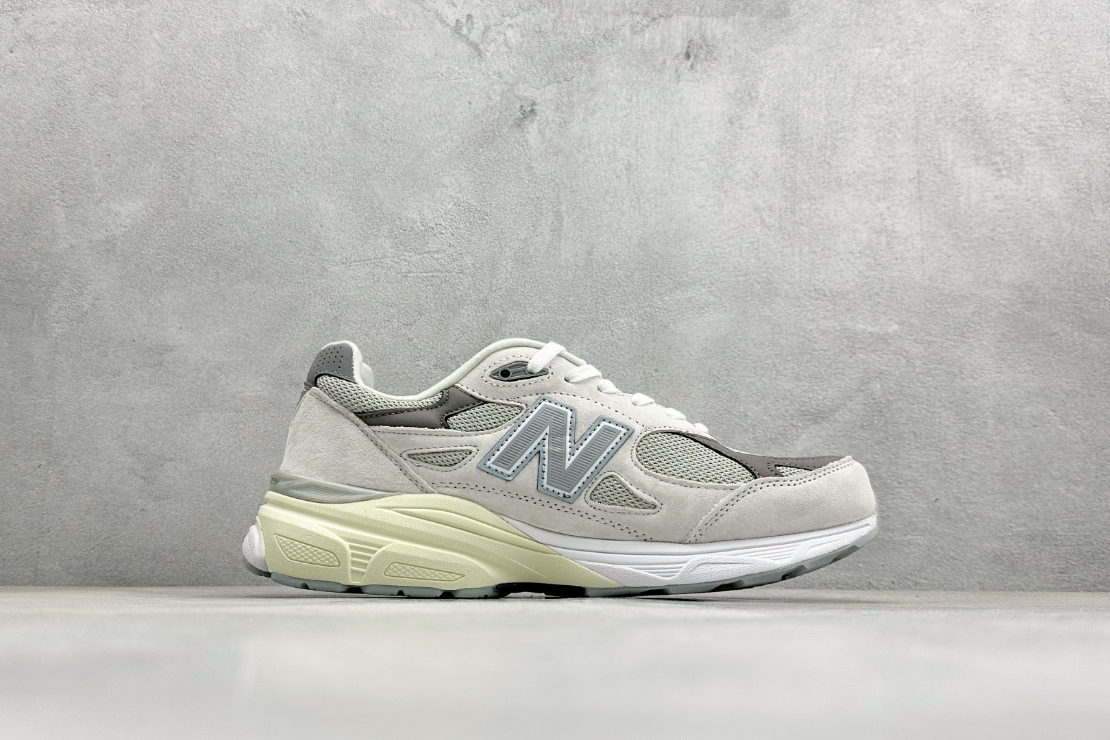 DS版New Balance 新百伦 990V3系列联名款复古休闲跑步鞋 M990SC3 DS版New Balance 新百伦 990V3系列联名款复古休闲跑步鞋 M990SC3