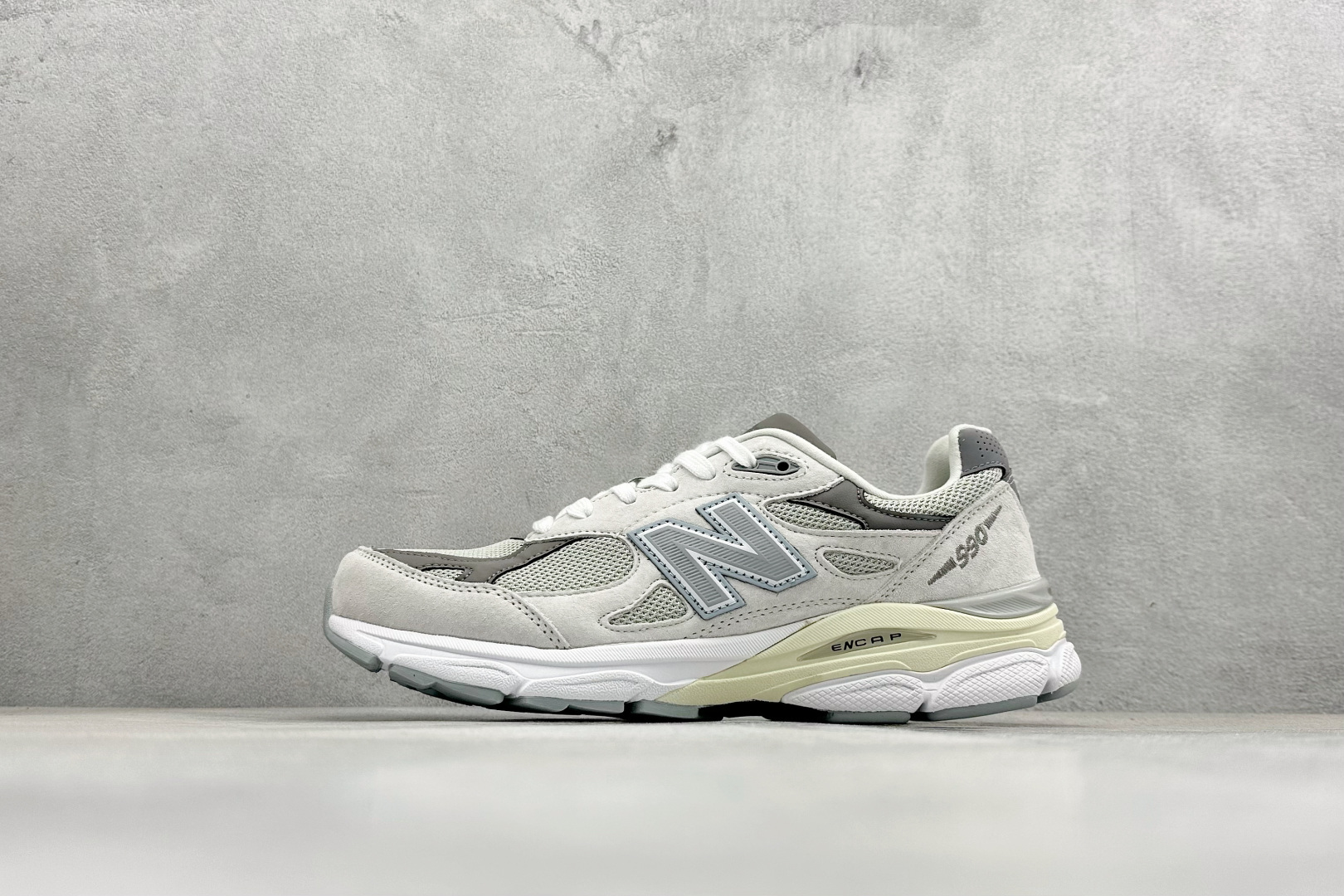 DS版New Balance 新百伦 990V3系列联名款复古休闲跑步鞋 M990SC3 DS版New Balance 新百伦 990V3系列联名款复古休闲跑步鞋 M990SC3