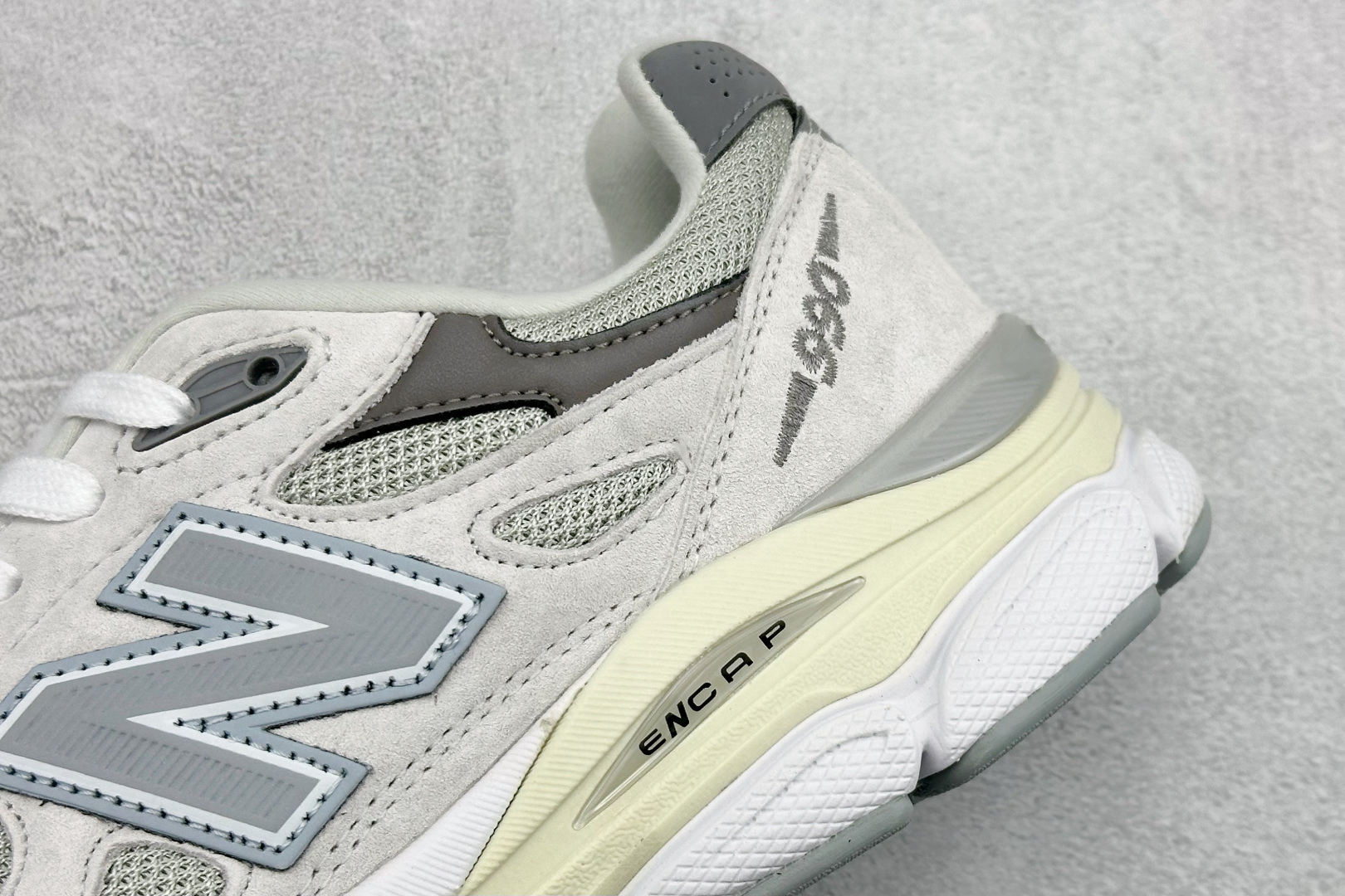 DS版New Balance 新百伦 990V3系列联名款复古休闲跑步鞋 M990SC3 DS版New Balance 新百伦 990V3系列联名款复古休闲跑步鞋 M990SC3